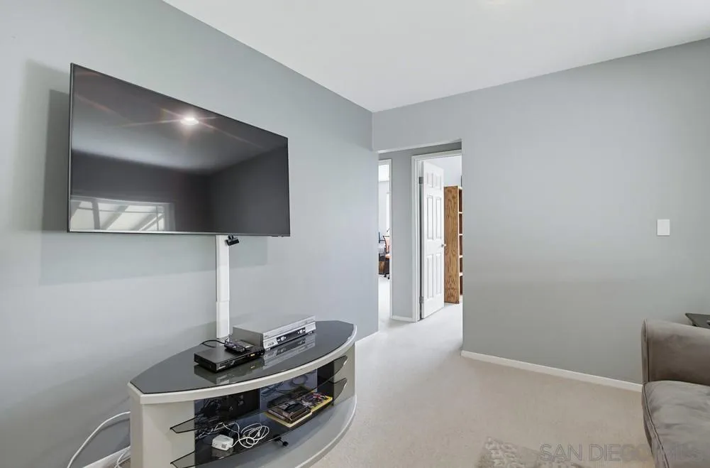https://cdn.realtyfeed.com/cdn/127/260009859/8e75f5ac74e3e797cd24c7d3b6b19d59.webp