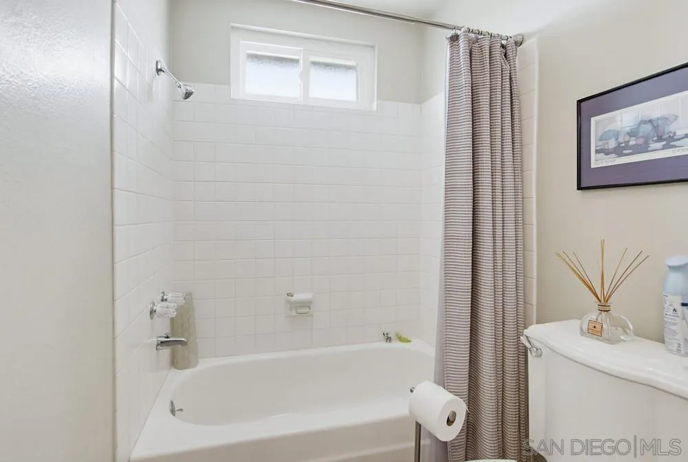 https://cdn.realtyfeed.com/cdn/127/260009859/acce63f1efc7f7bcf9bce8b512158457.webp