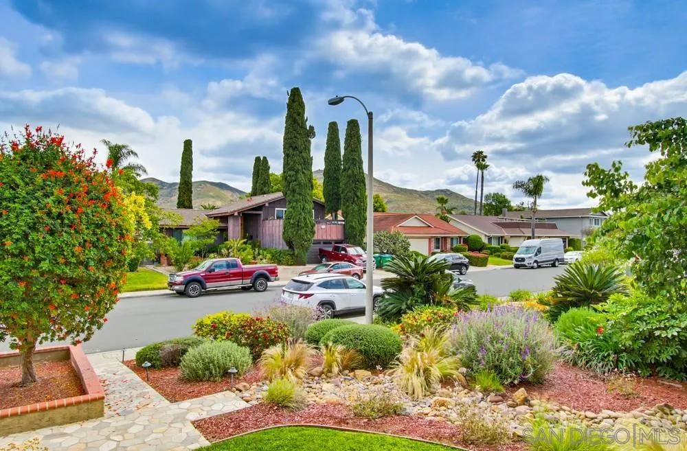 https://cdn.realtyfeed.com/cdn/127/260009859/d2b75511f2fd8892704d8b10b9a1d72d.webp