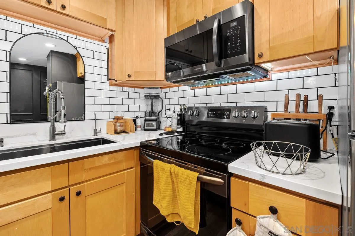 Photo #3: 260009860 Listing: Photo #3