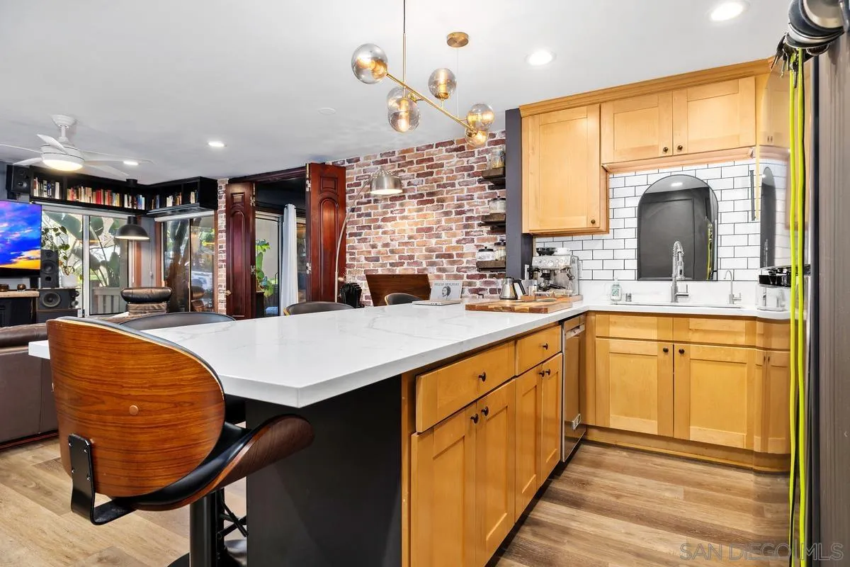 Photo #2: 260009860 Listing: Photo #2