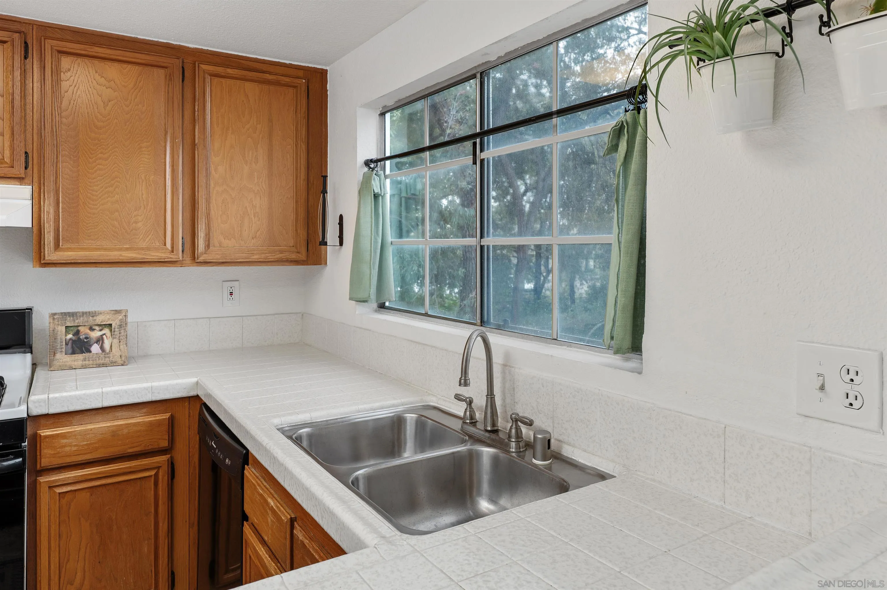 https://cdn.realtyfeed.com/cdn/127/260009870/50e47f8f026e4b73de0531e044283a43.webp