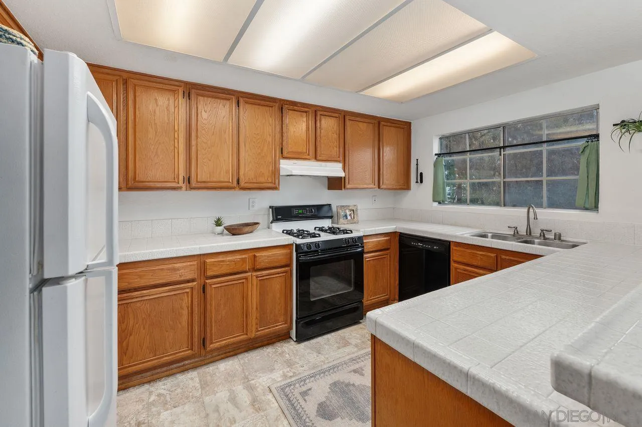 https://cdn.realtyfeed.com/cdn/127/260009870/963bb3d14493650f7e9f929259be93bf.webp