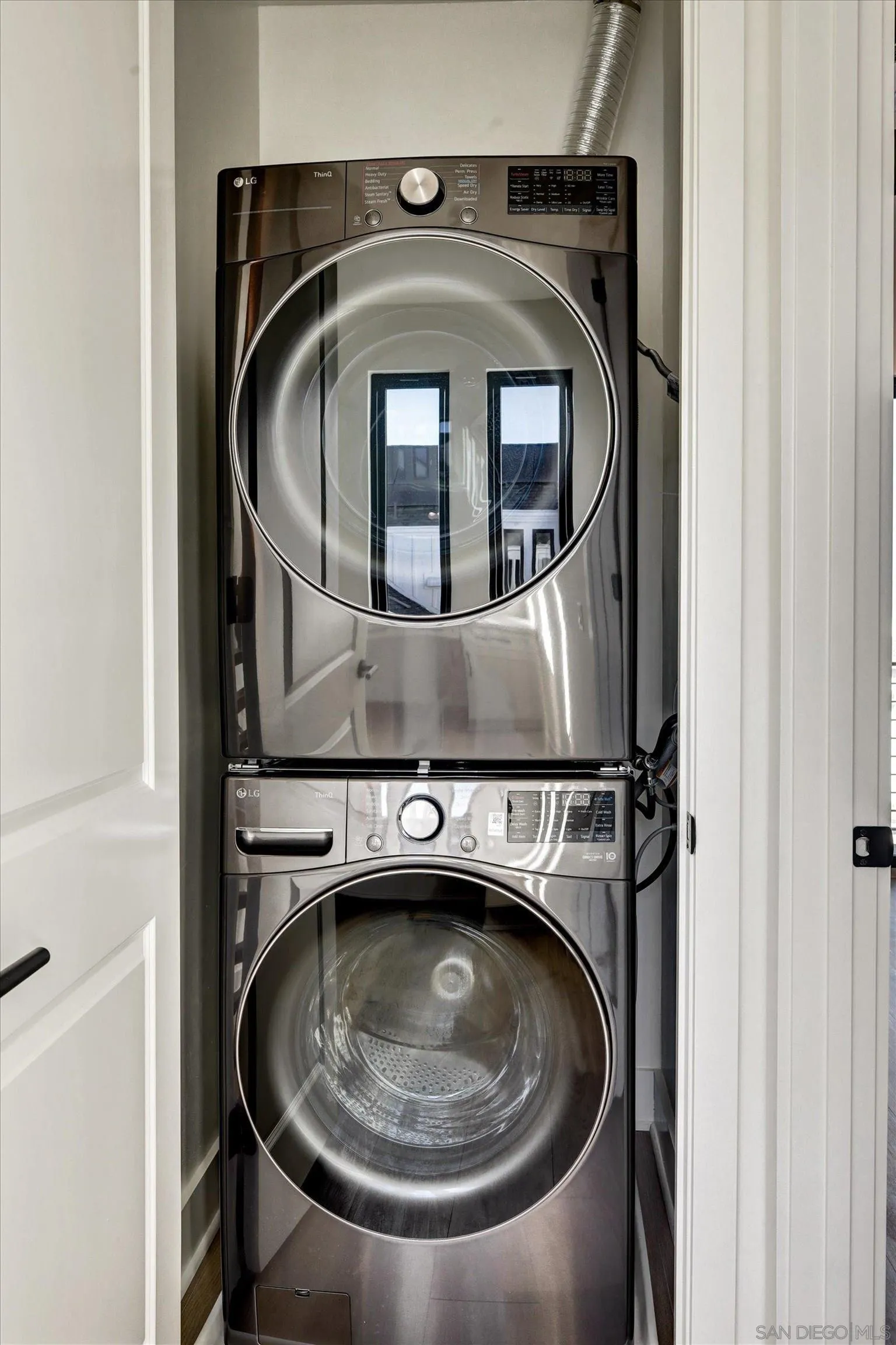 https://cdn.realtyfeed.com/cdn/127/260009877/7737958edcd7f9d276bebee064f53cc4.webp