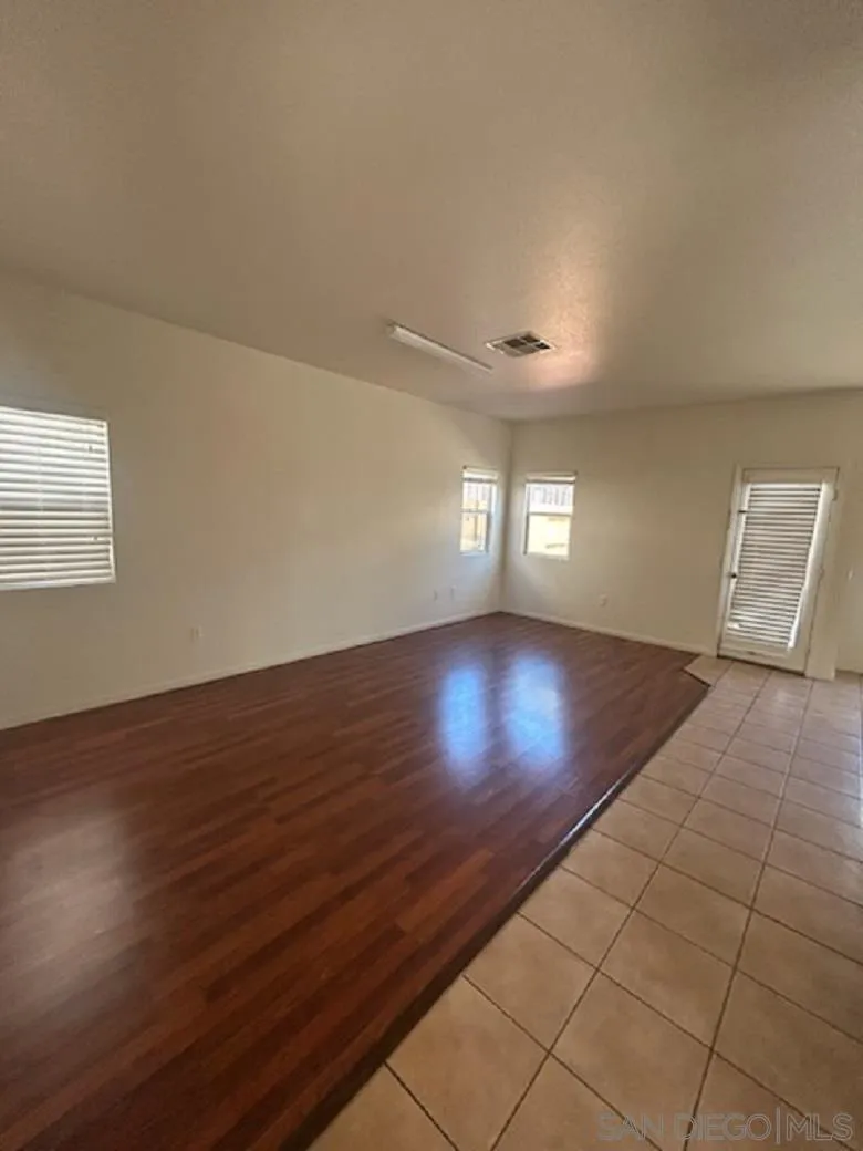 https://cdn.realtyfeed.com/cdn/127/260009882/9afeeb64105ed10a47d2037ac2b79f30.webp