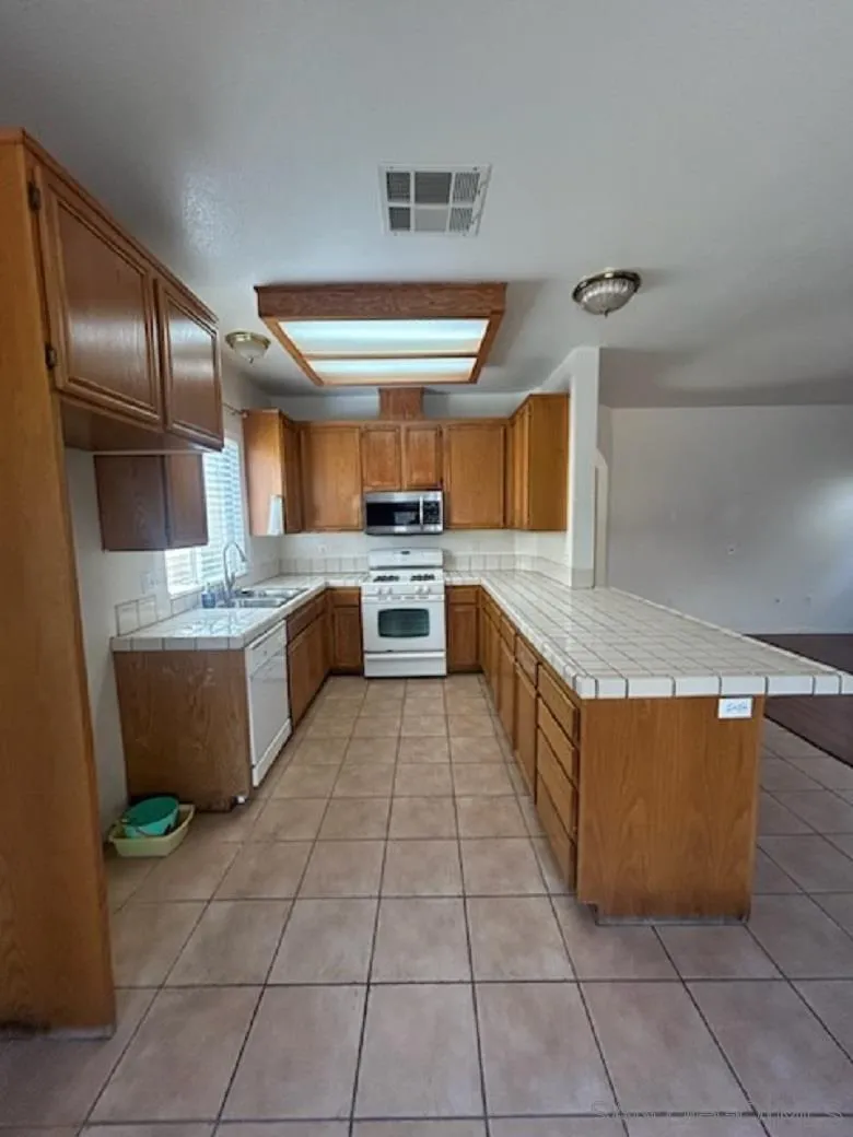 https://cdn.realtyfeed.com/cdn/127/260009882/a279b1b7bdf7148739d98d30aa44f20c.webp
