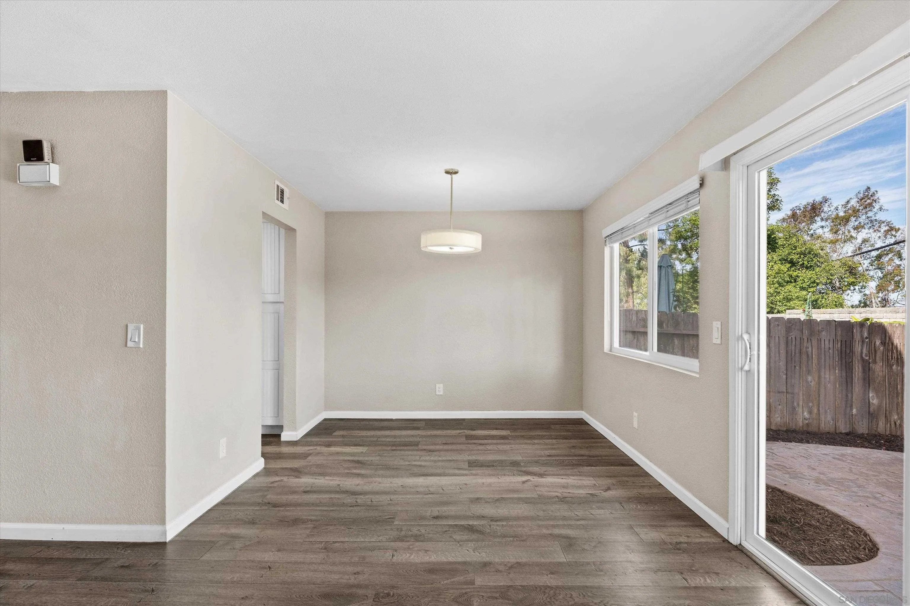 Photo #4: 260009887 Listing: Photo #4