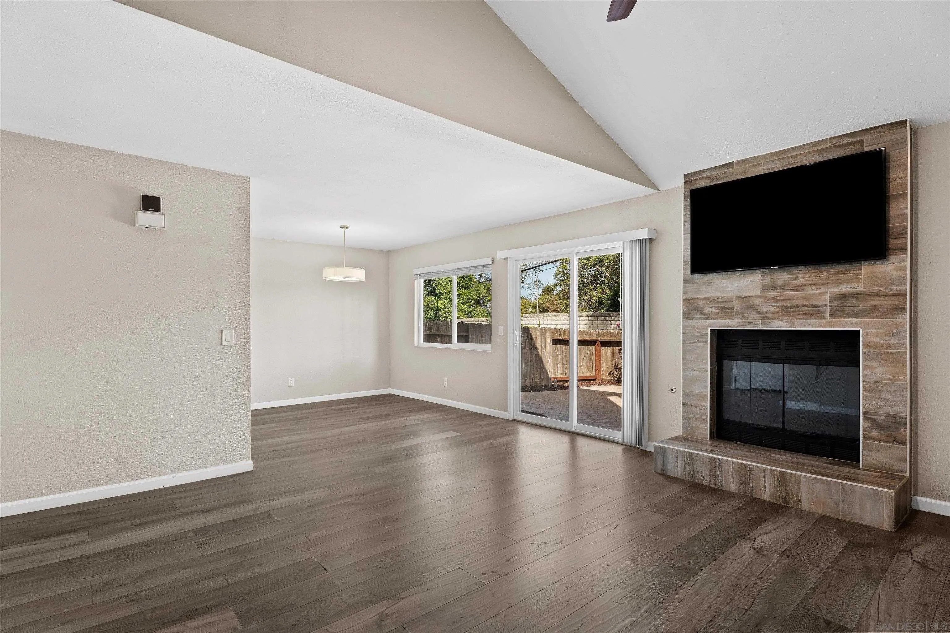 Photo #2: 260009887 Listing: Photo #2