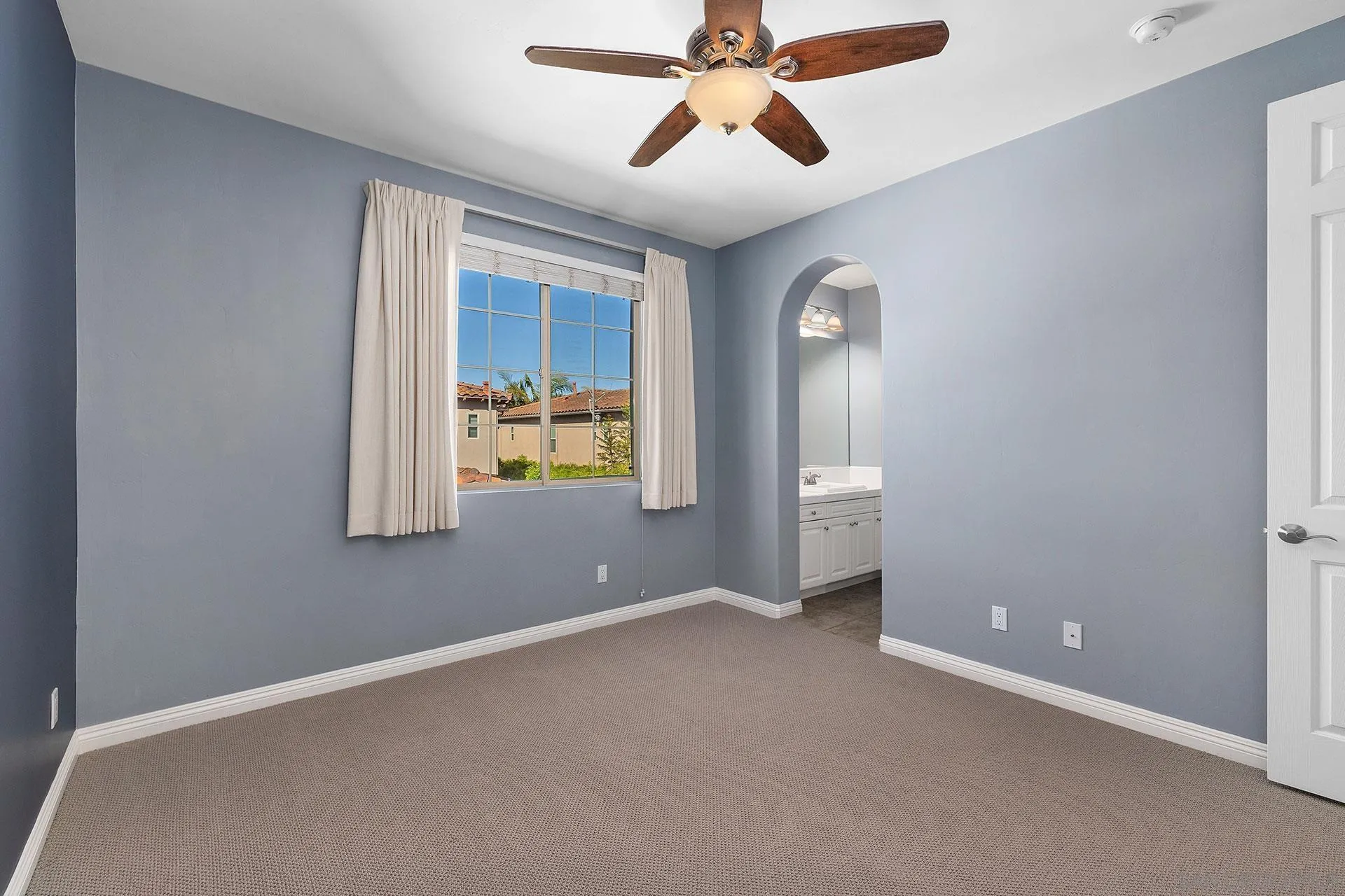https://cdn.realtyfeed.com/cdn/127/260009888/214d35665d70adc81ade8d70ec0f5eab.webp