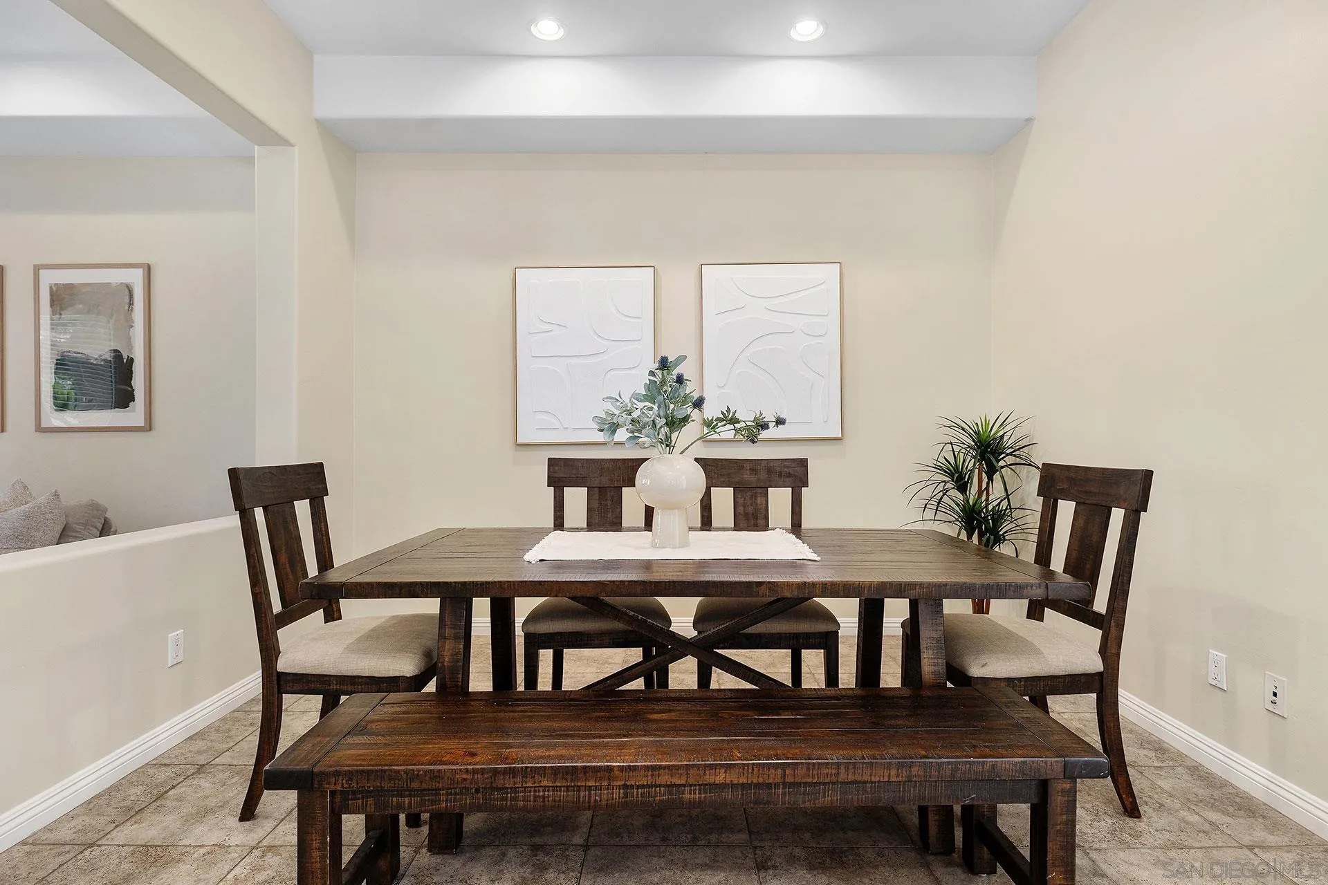 https://cdn.realtyfeed.com/cdn/127/260009888/78c44c6736bfbb4df5a39d28e582262d.webp