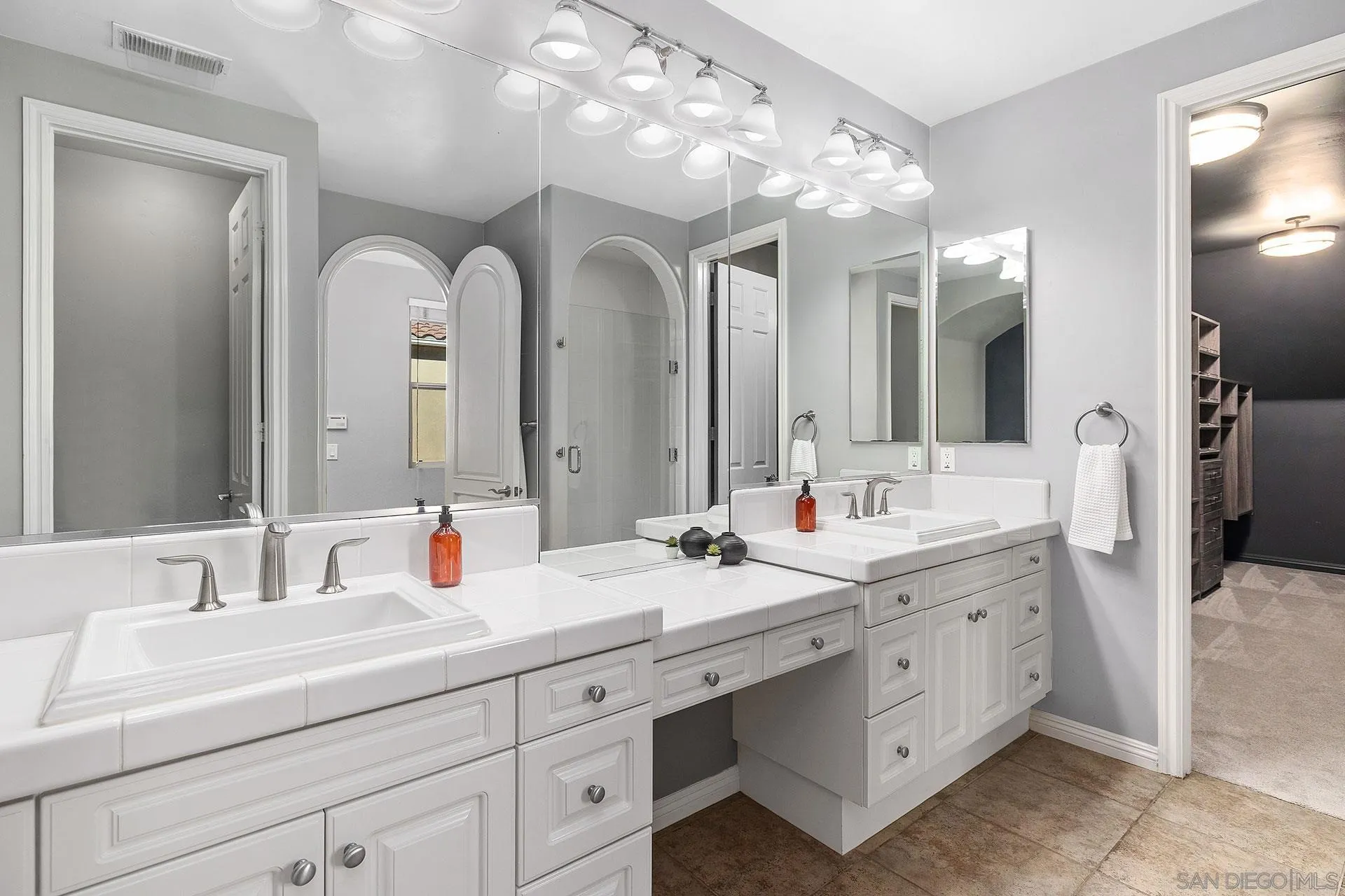 https://cdn.realtyfeed.com/cdn/127/260009888/b73d40fad3a73d2ebf1297495629232d.webp