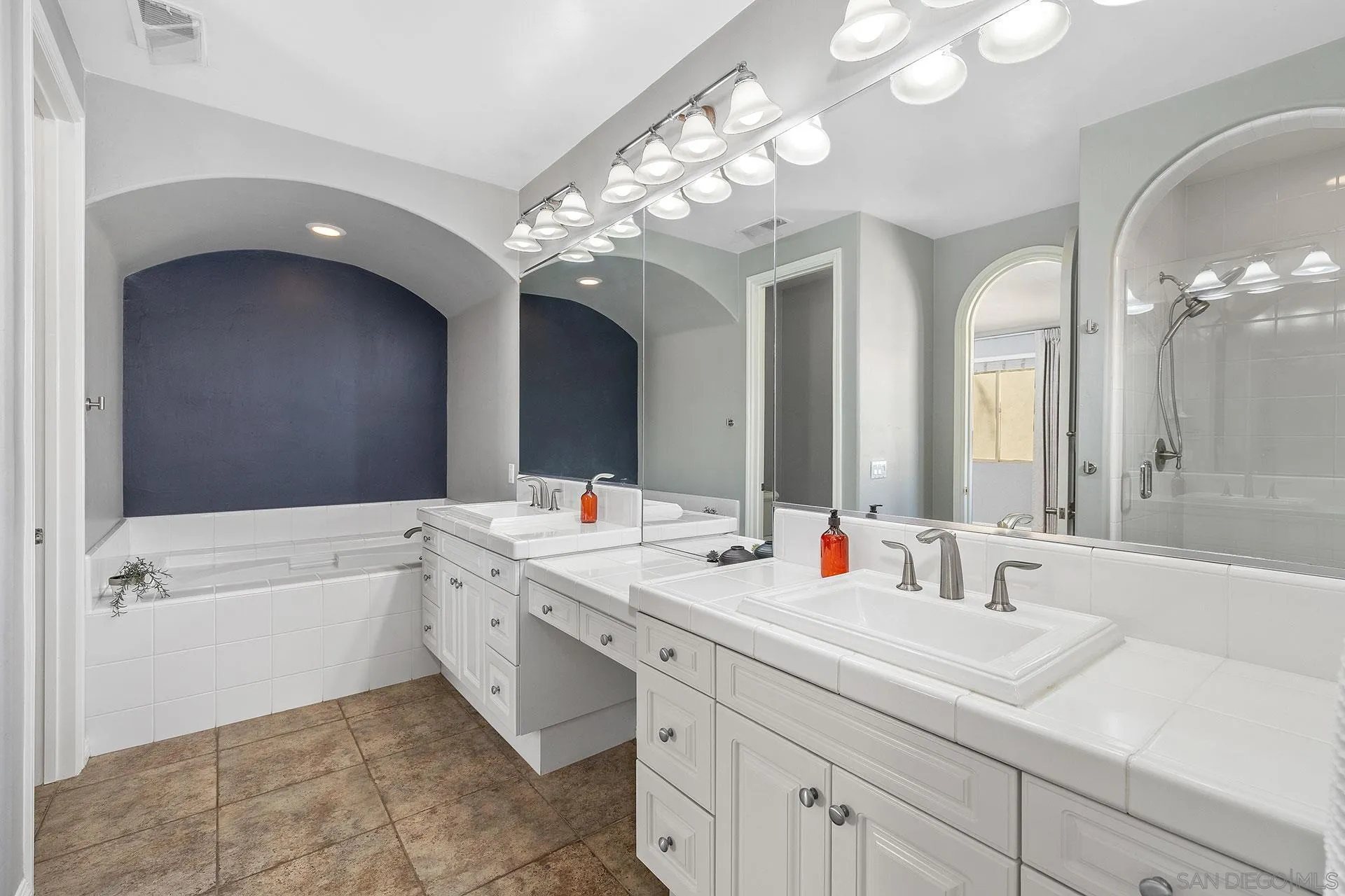https://cdn.realtyfeed.com/cdn/127/260009888/c3a7de6f2c923fcf53a261fb4c7b2c67.webp