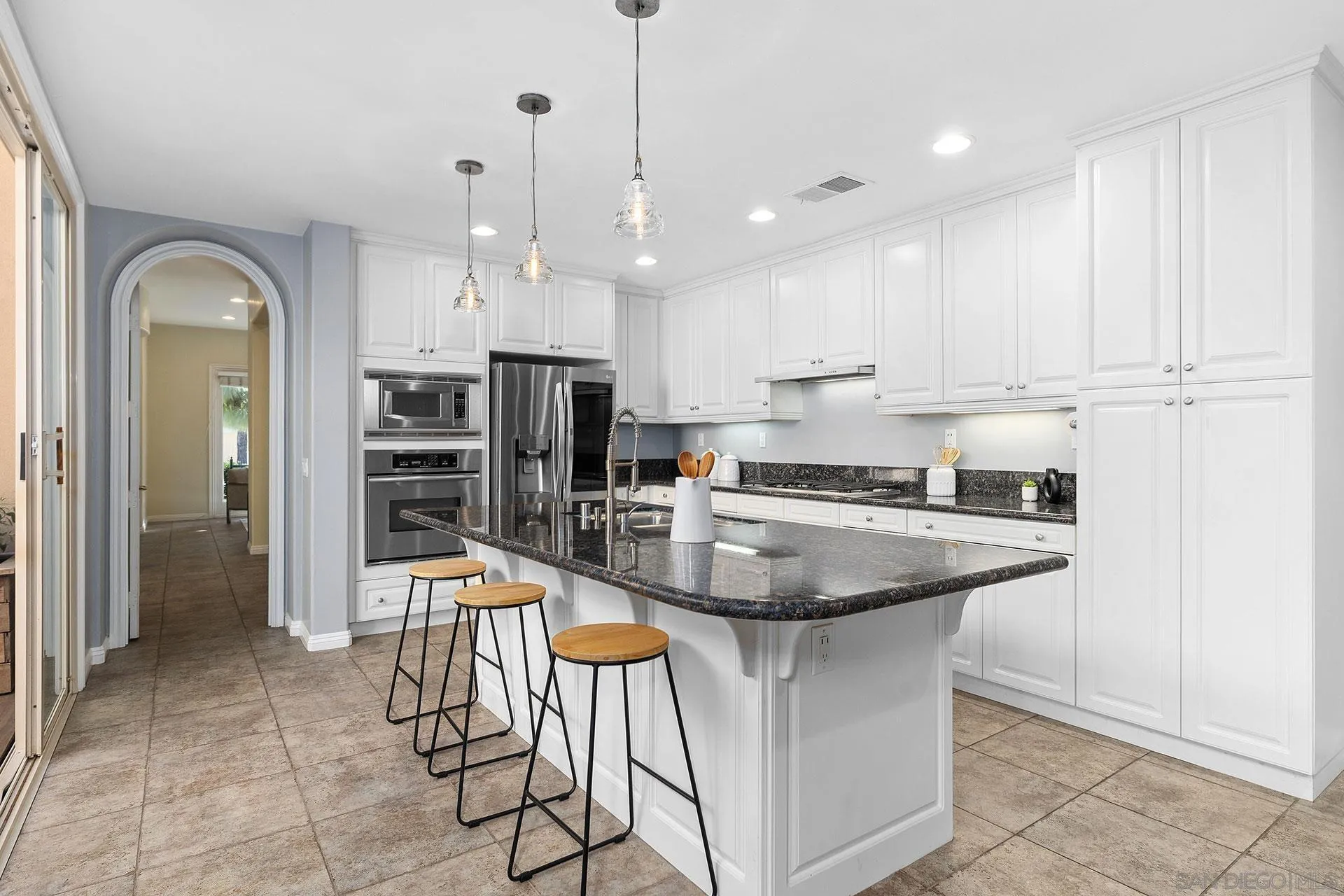 https://cdn.realtyfeed.com/cdn/127/260009888/c5fa50c6a4cacc0aca88a03ca4b9eb94.webp