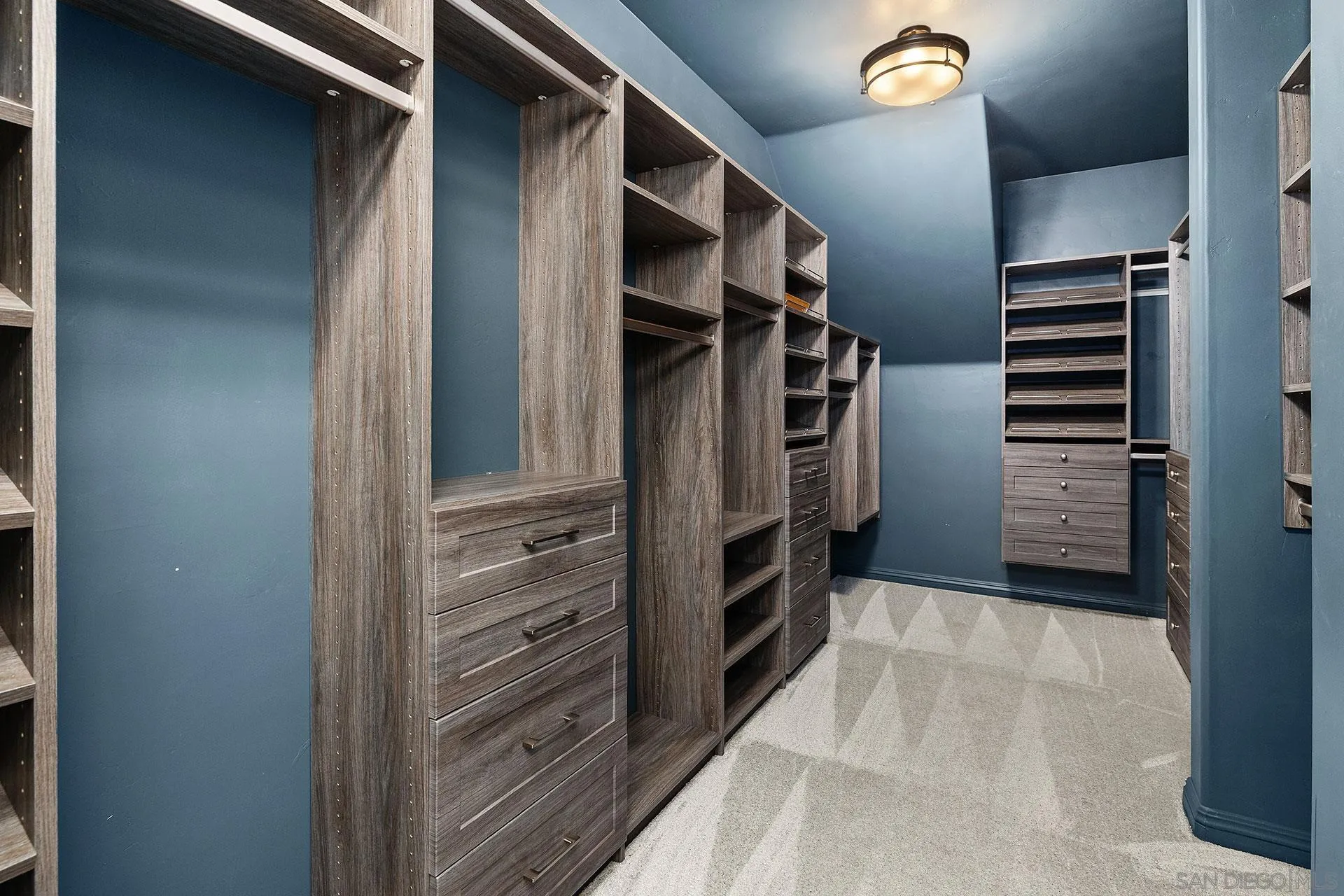 https://cdn.realtyfeed.com/cdn/127/260009888/d54a4697f926238008e4bd0e5885bb12.webp