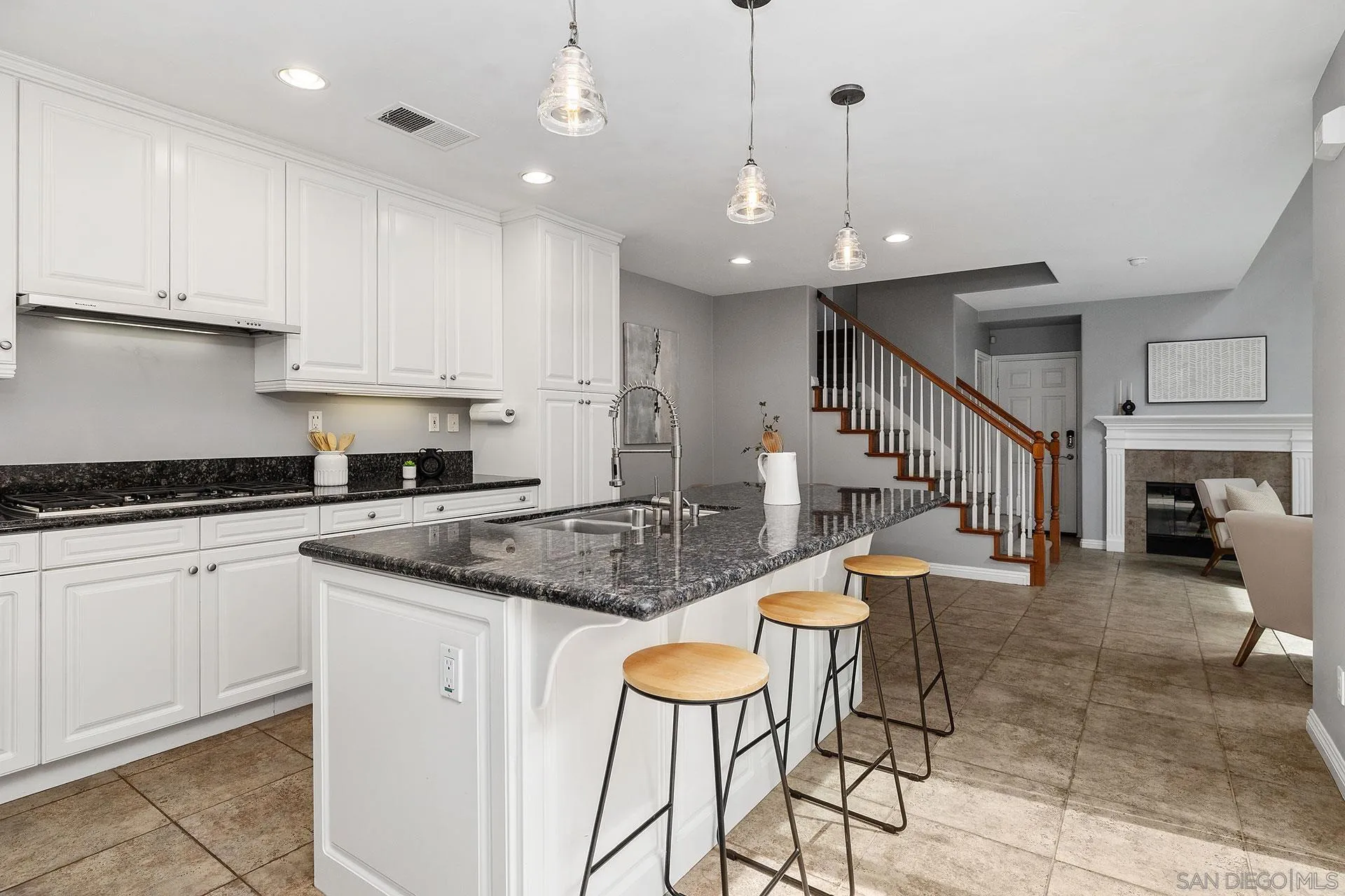 https://cdn.realtyfeed.com/cdn/127/260009888/dc6dfb89fe8ae6b15c6ce75d2c1fcd4e.webp
