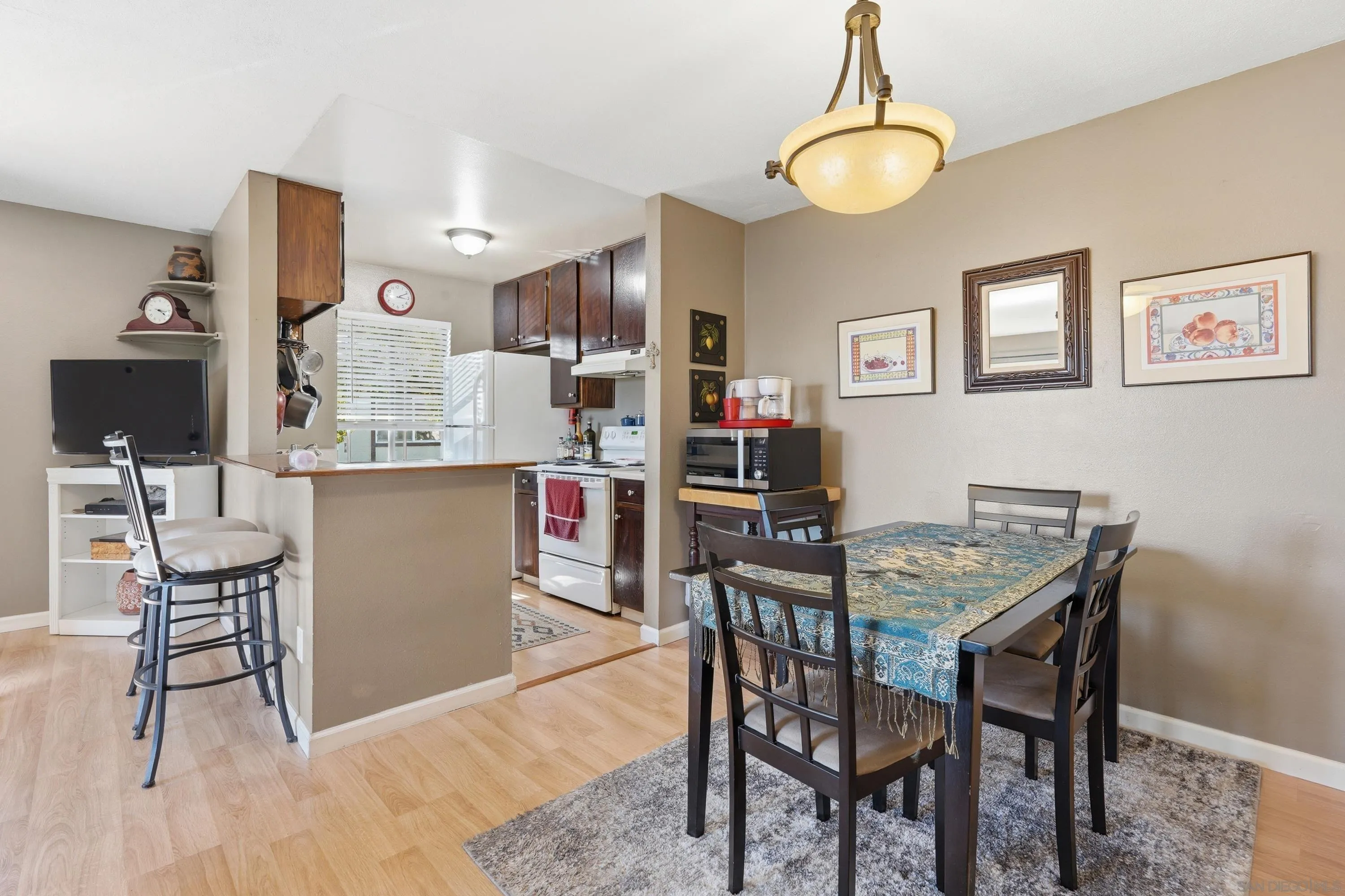https://cdn.realtyfeed.com/cdn/127/260009893/bb8816cad7ba526a7a3bb317de6f9618.webp
