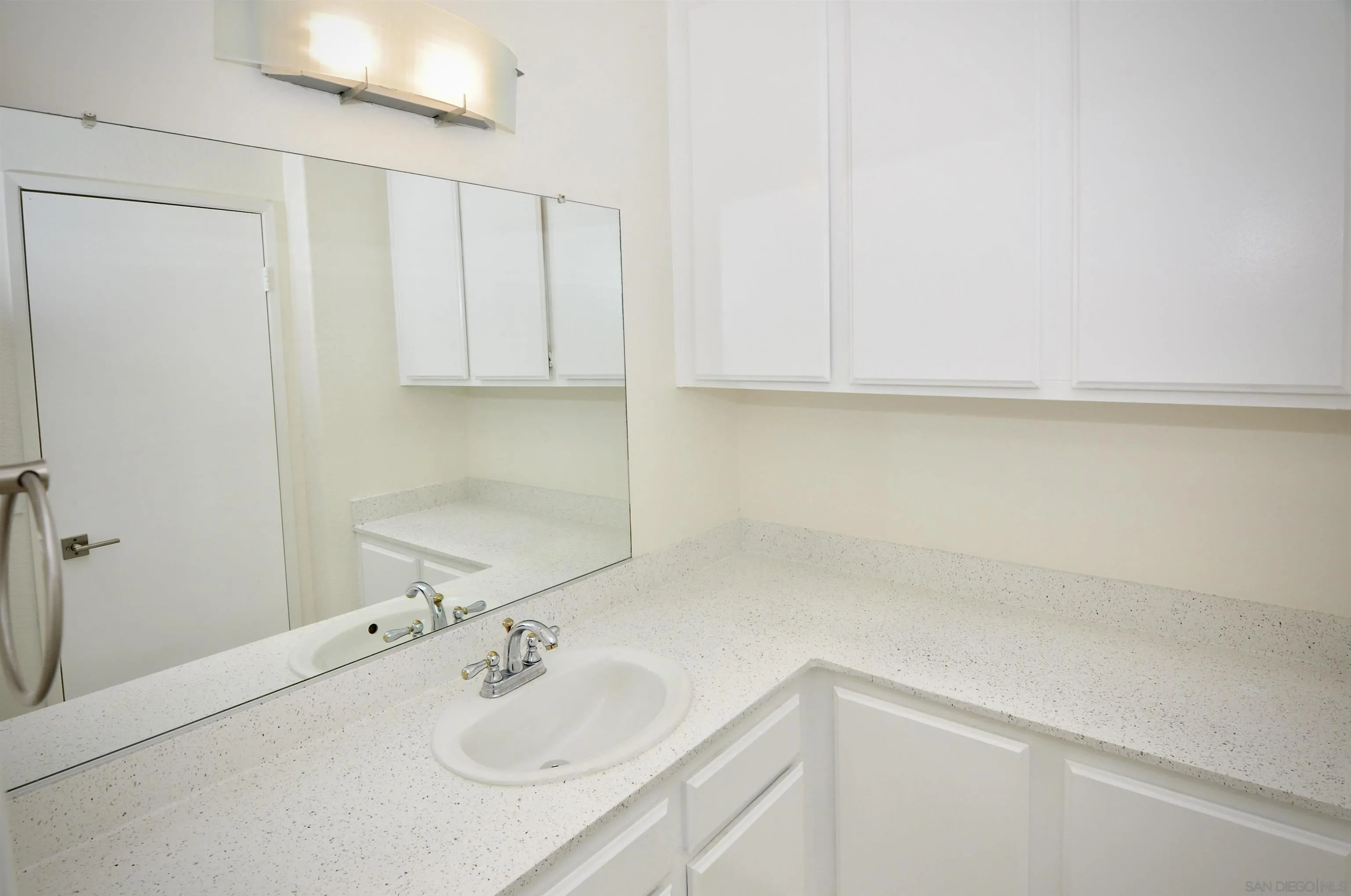 Photo #17: 260009900 Listing: Photo #17