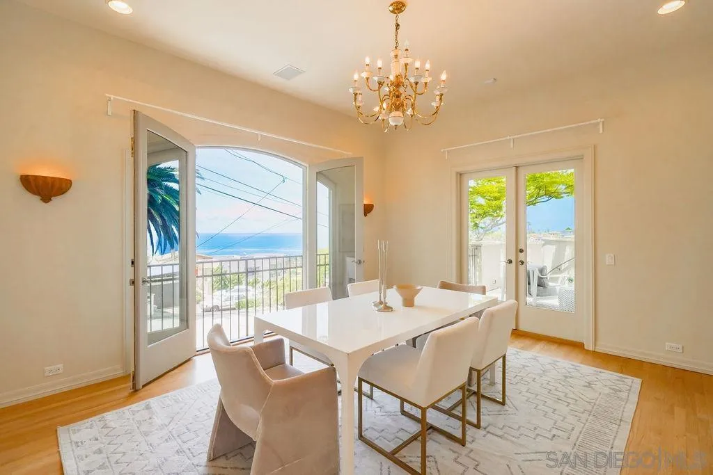 https://cdn.realtyfeed.com/cdn/127/260009902/041fc33187114a44664afec8ad793d13.webp