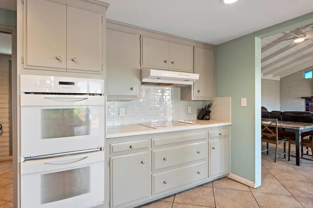 https://cdn.realtyfeed.com/cdn/127/260009912/27e82e294e0546b08219a1431ae2b18c.webp