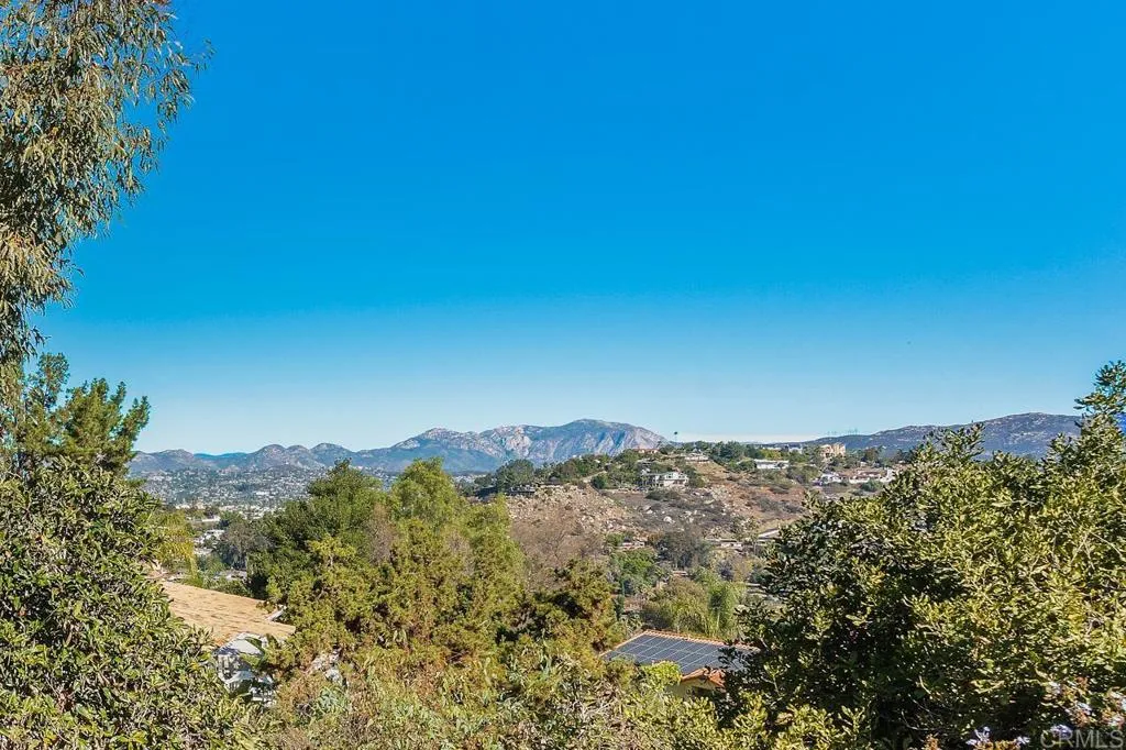 https://cdn.realtyfeed.com/cdn/127/260009912/69f1c77b180745a1d6c802c6b2ef71b4.webp