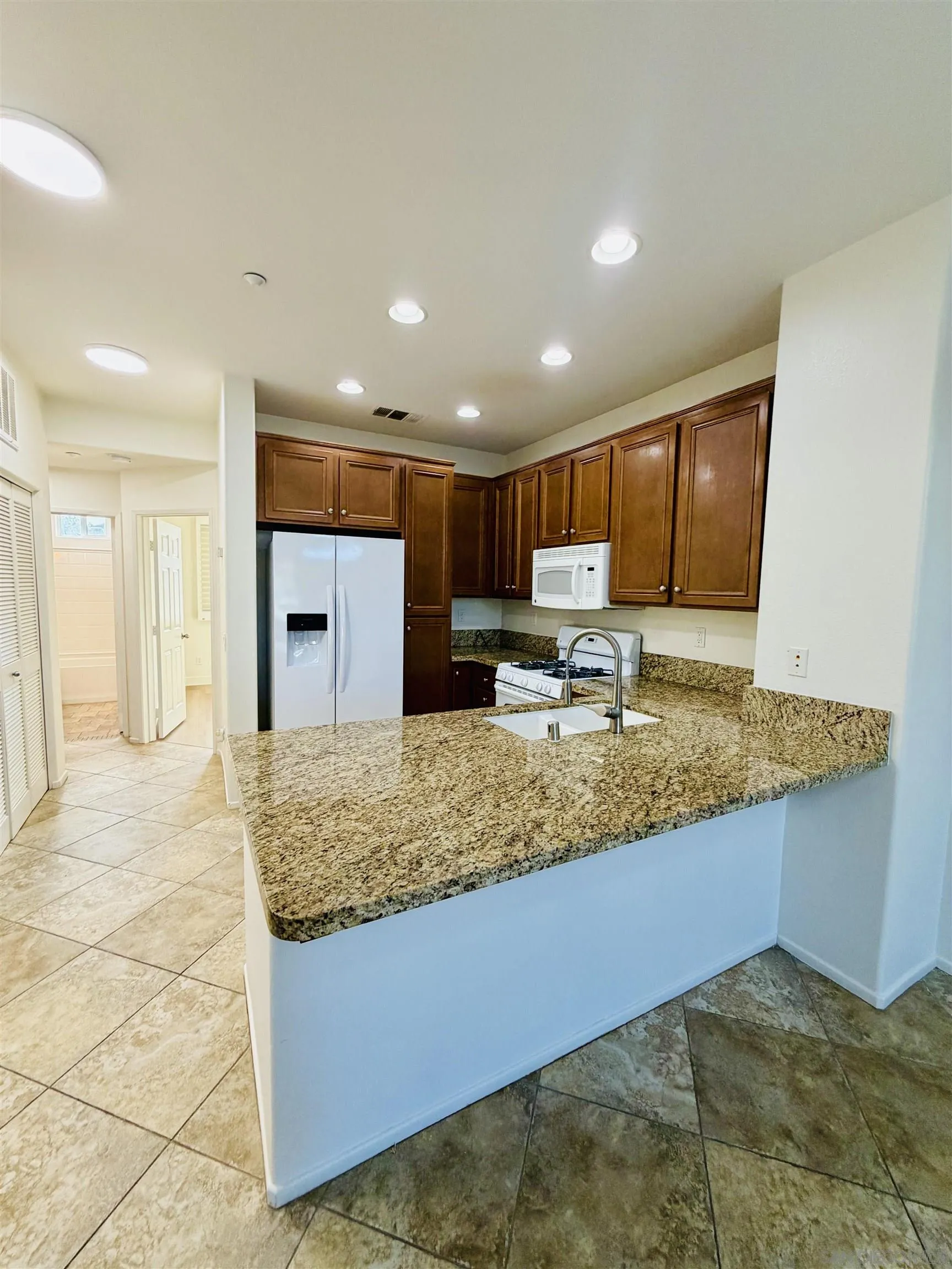 Photo #3: 260009915 Listing: Photo #3