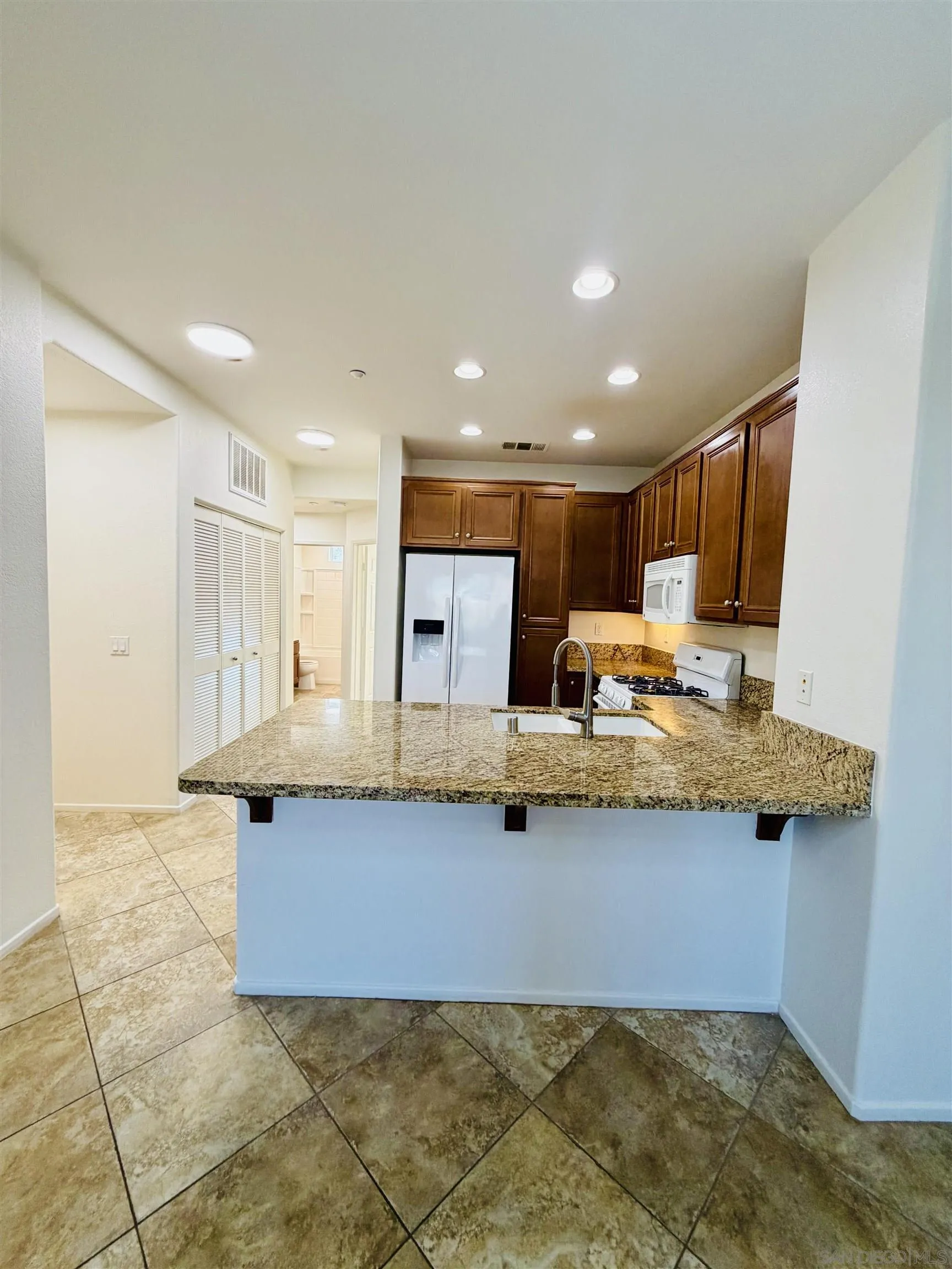 Photo #6: 260009915 Listing: Photo #6