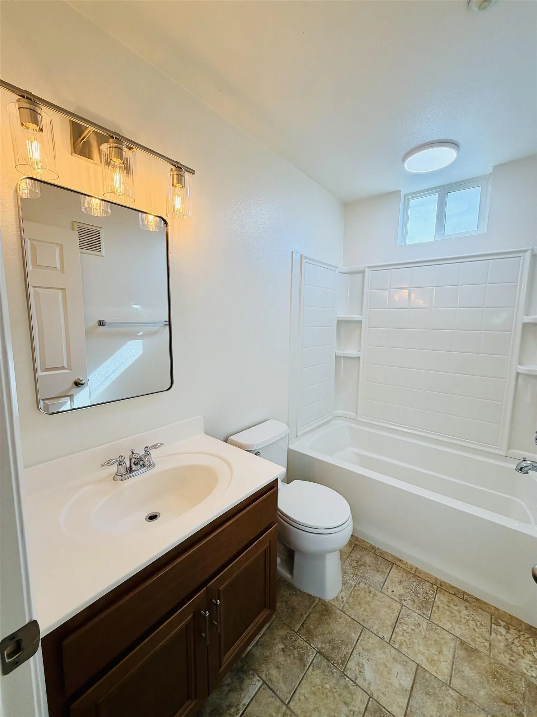 Photo #11: 260009915 Listing: Photo #11