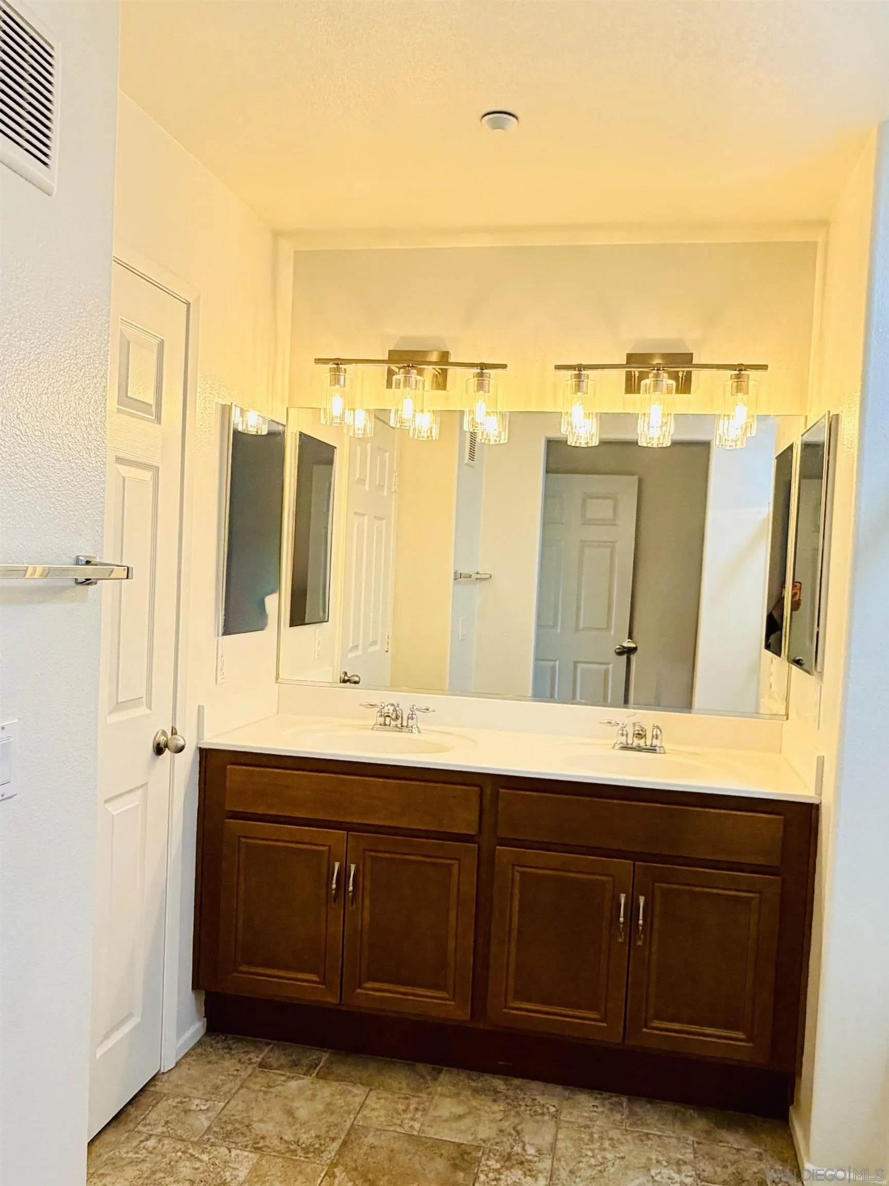 Photo #17: 260009915 Listing: Photo #17