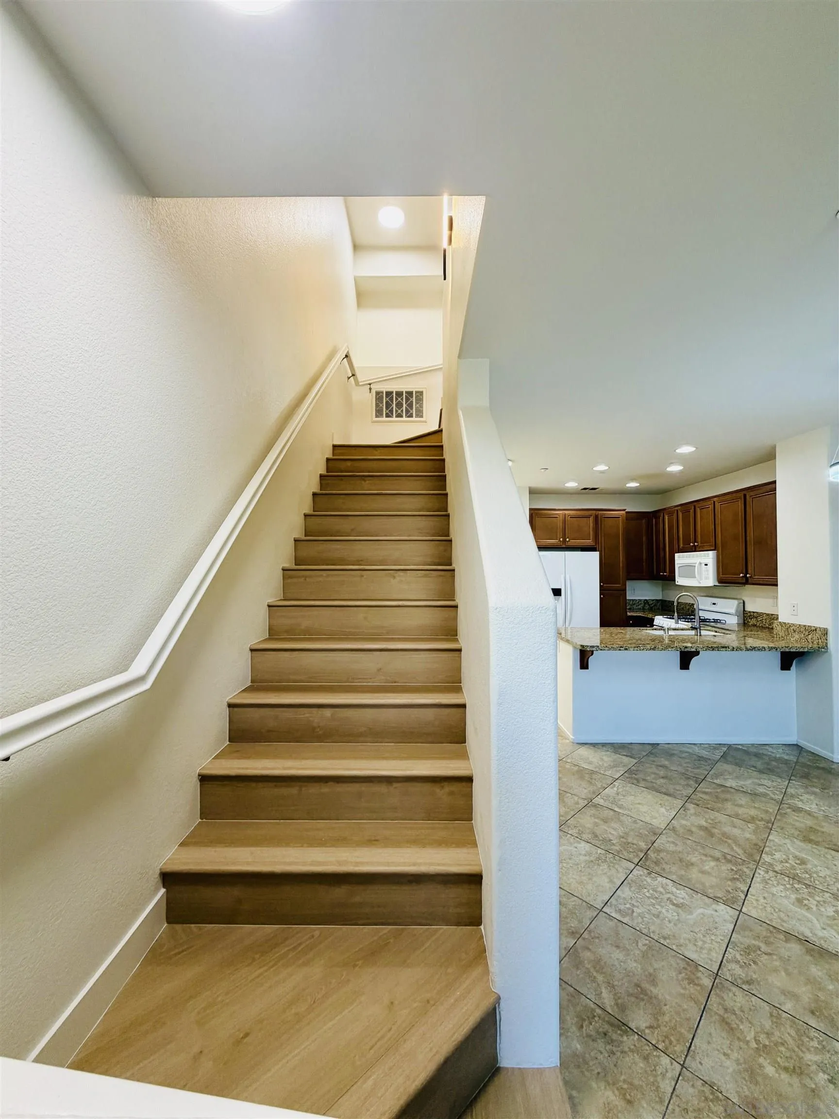 Photo #13: 260009915 Listing: Photo #13