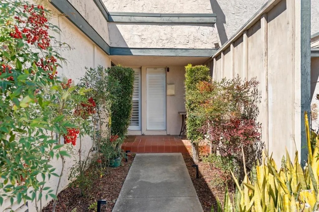 6960 Caminito Curva, San Diego, CA, 92119