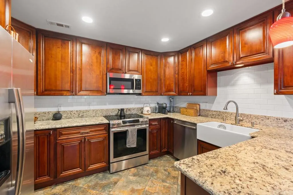 6960 Caminito Curva, San Diego, CA, 92119