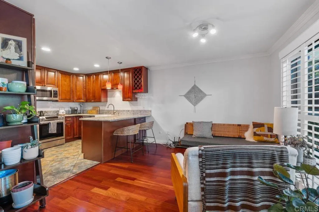 6960 Caminito Curva, San Diego, CA, 92119
