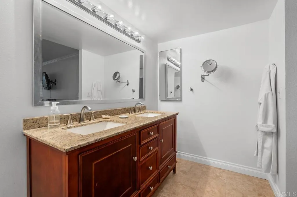 6960 Caminito Curva, San Diego, CA, 92119