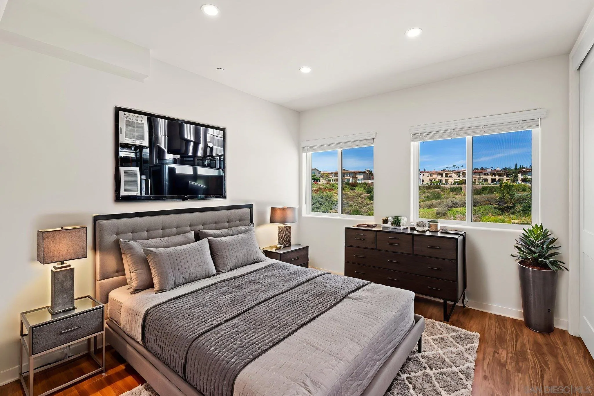 1251 - 1253 Van Nuys St, San Diego, CA, 92109