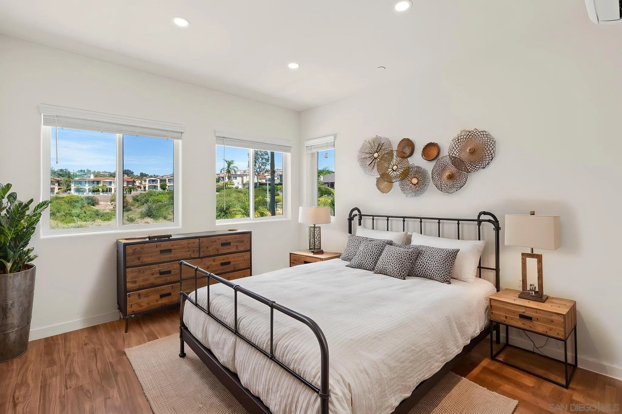 1251 - 1253 Van Nuys St, San Diego, CA, 92109