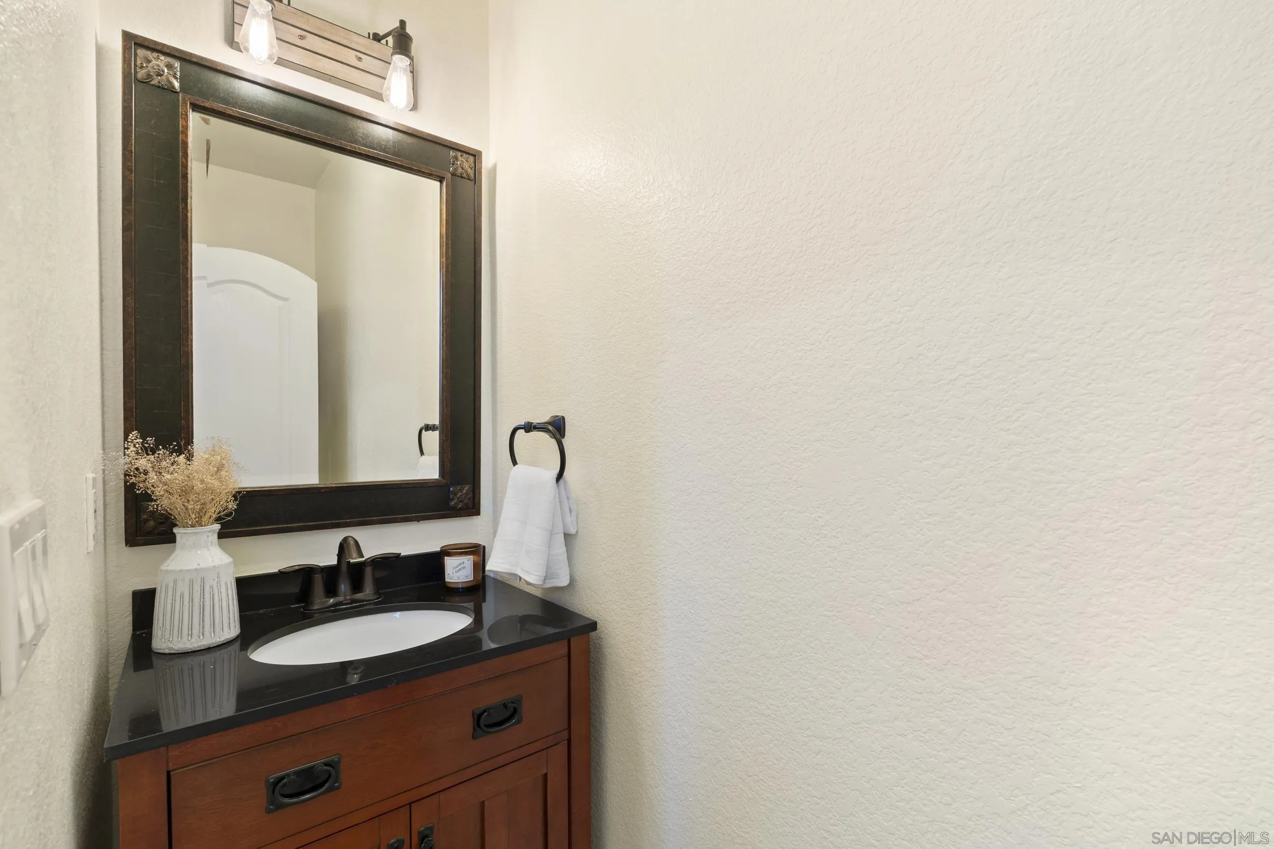 https://cdn.realtyfeed.com/cdn/127/260009934/73050d46549fd49b369bf43906254f4f.webp