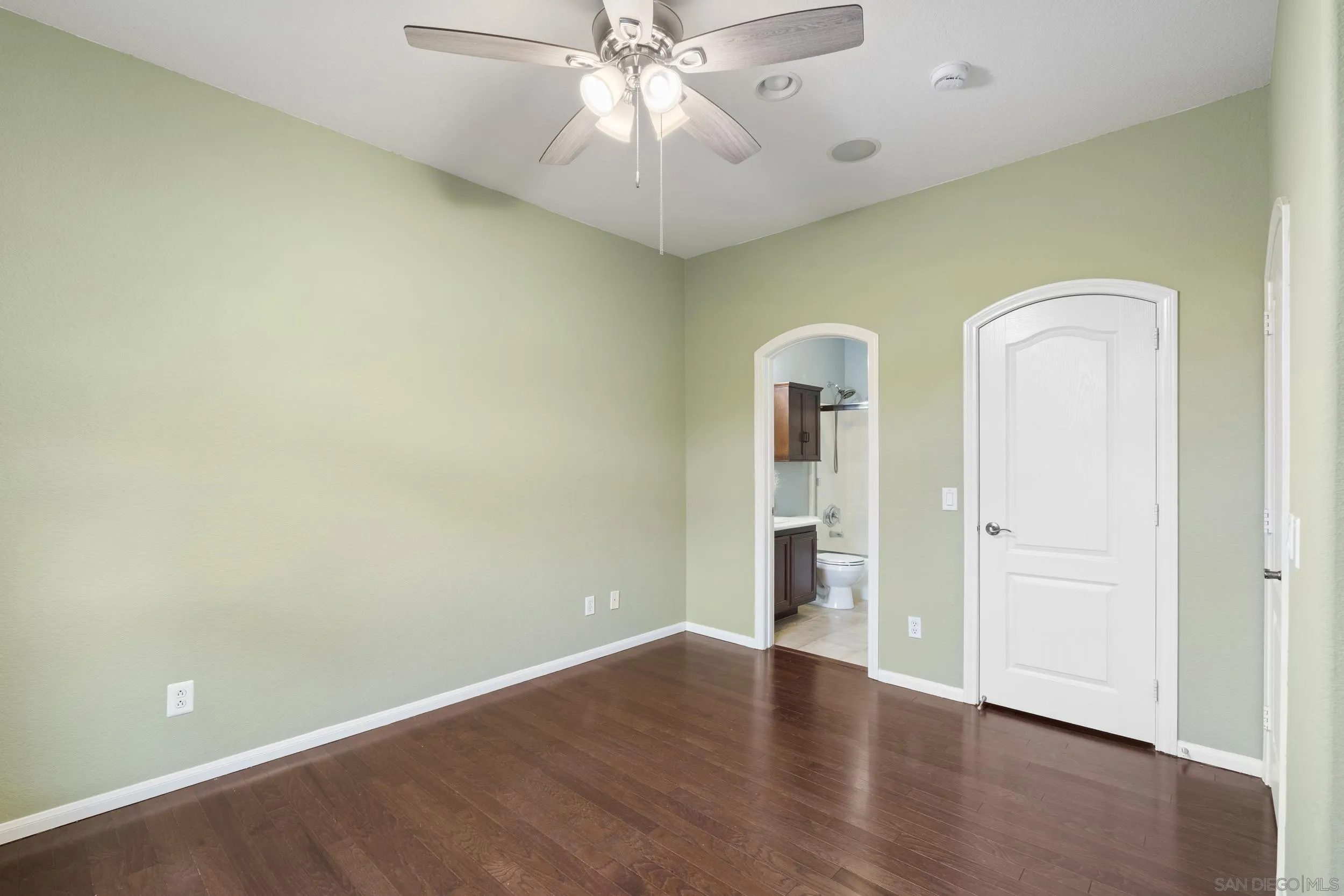 https://cdn.realtyfeed.com/cdn/127/260009934/c99b7fcb1a5eda5b5a75d3f26d319923.webp
