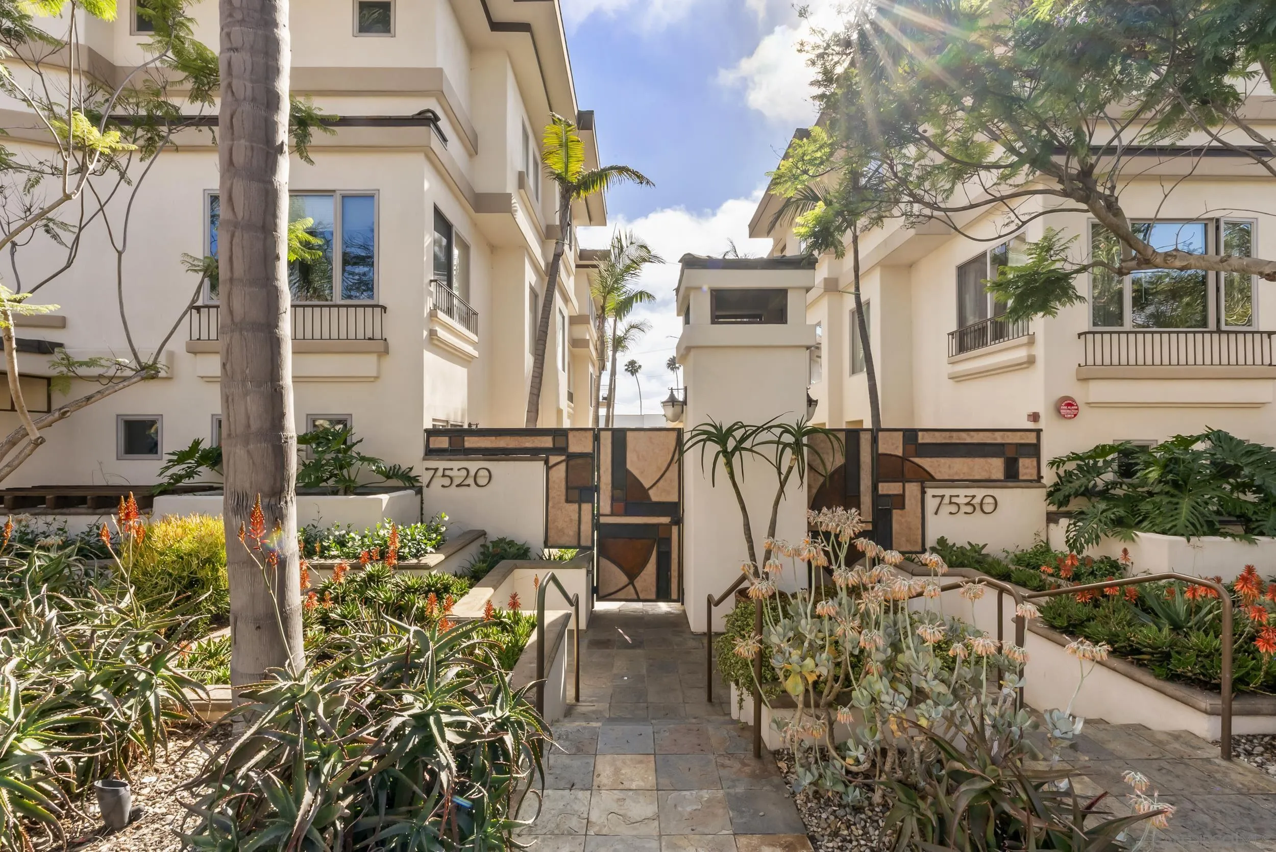 Photo #2: 260009940 Listing: Photo #2