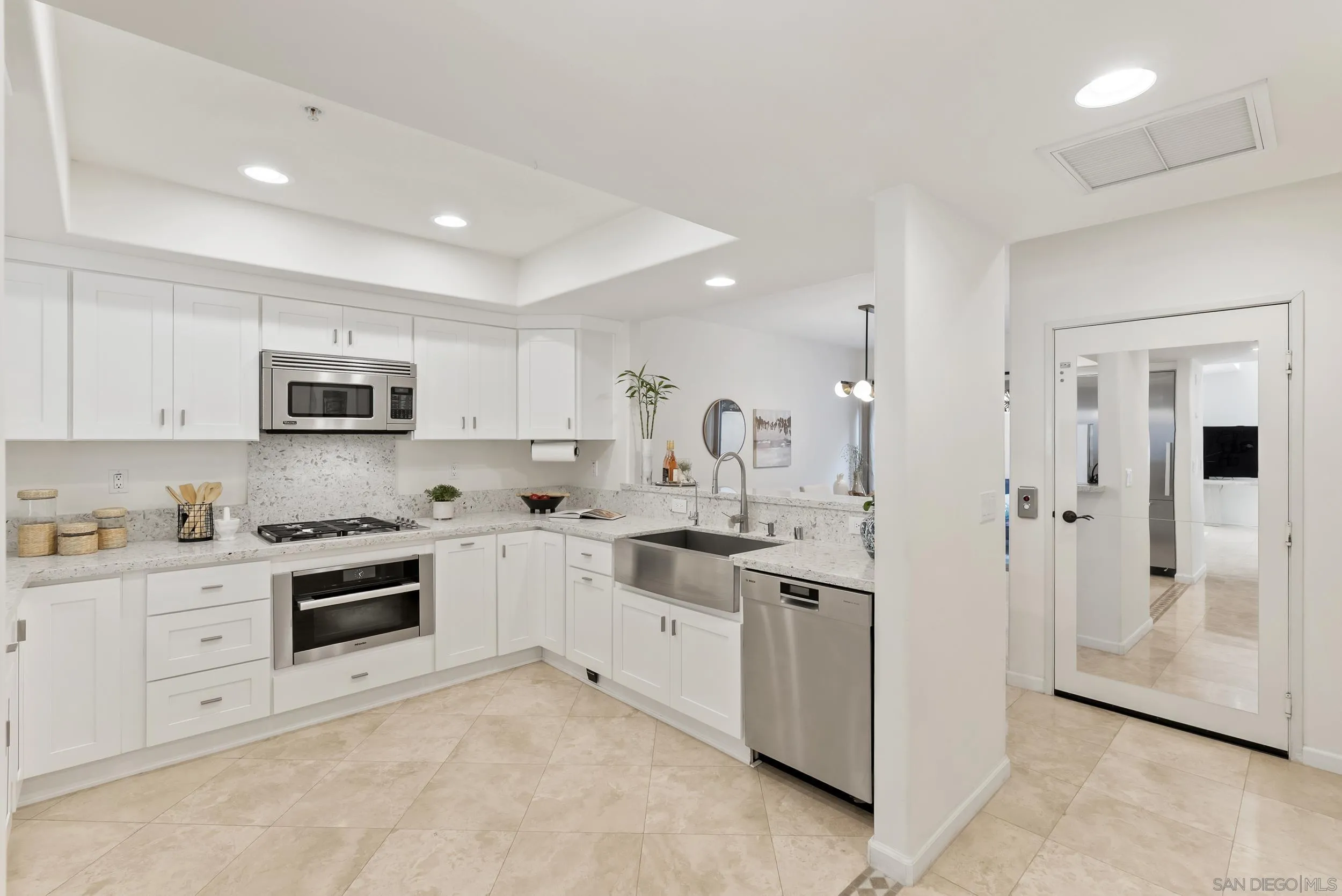 Photo #8: 260009940 Listing: Photo #8