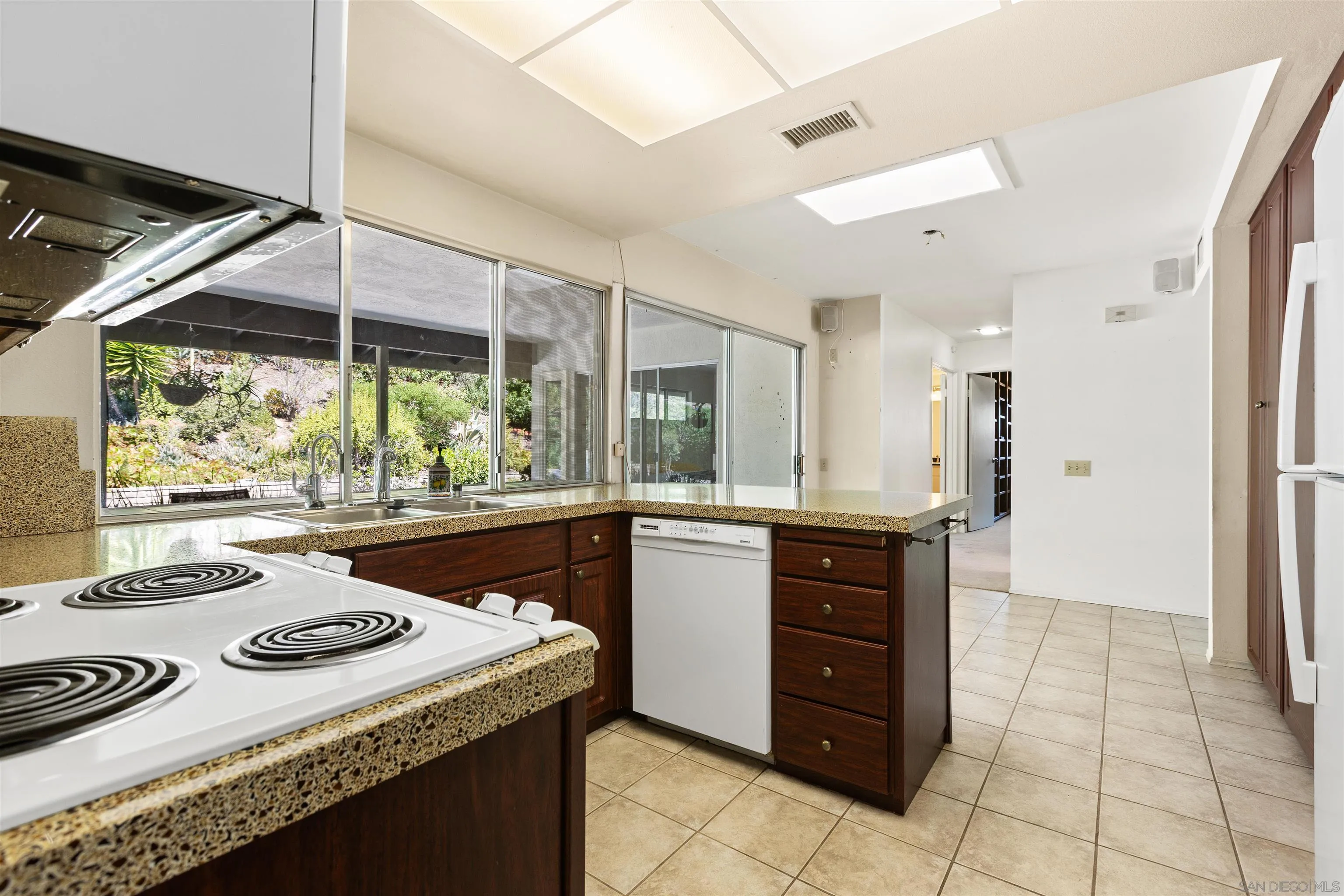 https://cdn.realtyfeed.com/cdn/127/260009941/ec25817475d1b4ff9ab13cd69c350613.webp