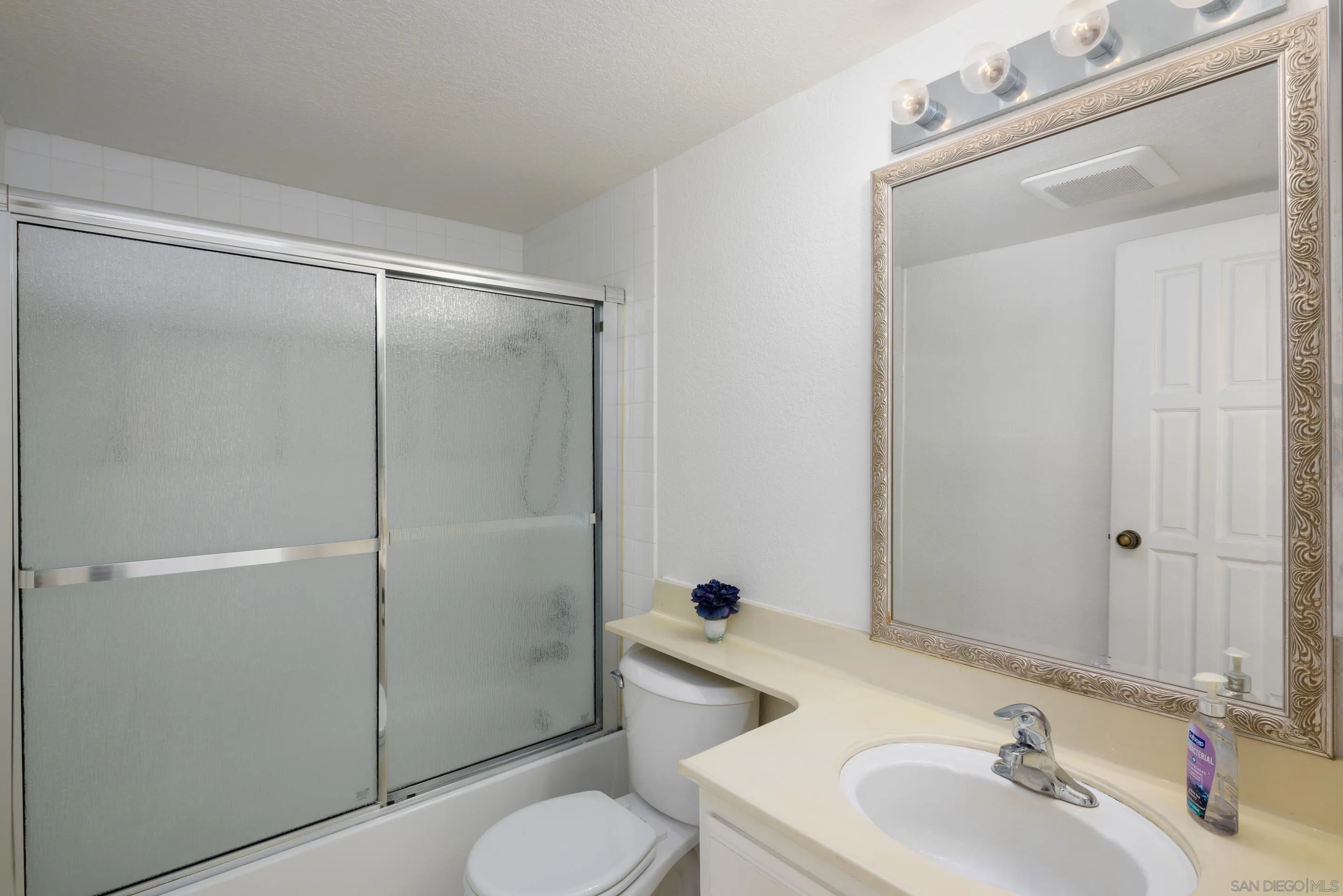 Photo #12: 260009942 Listing: Photo #12