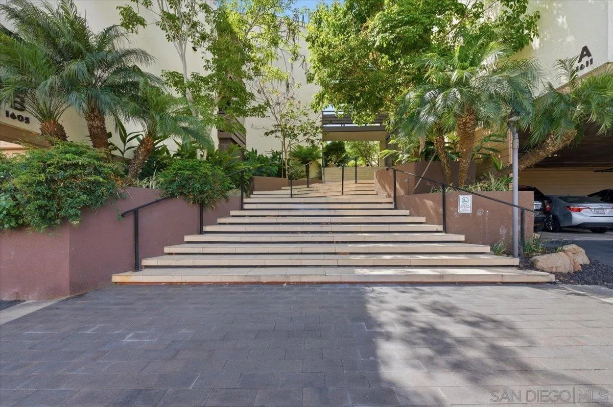 https://cdn.realtyfeed.com/cdn/127/260009944/3bbf19ddfe9ca6844696d2fdd1eaaca7.webp