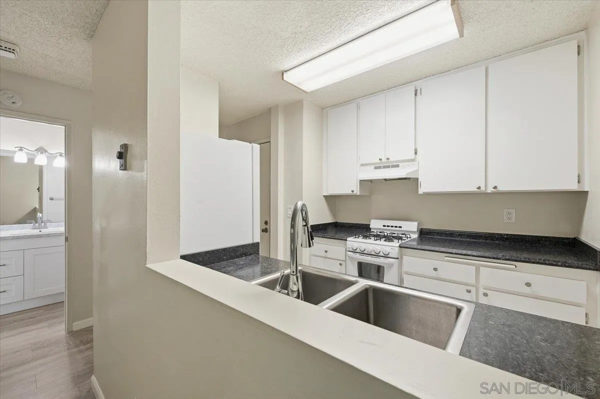 https://cdn.realtyfeed.com/cdn/127/260009944/98b6f091adb74e0476403e251a4bf2a4.webp
