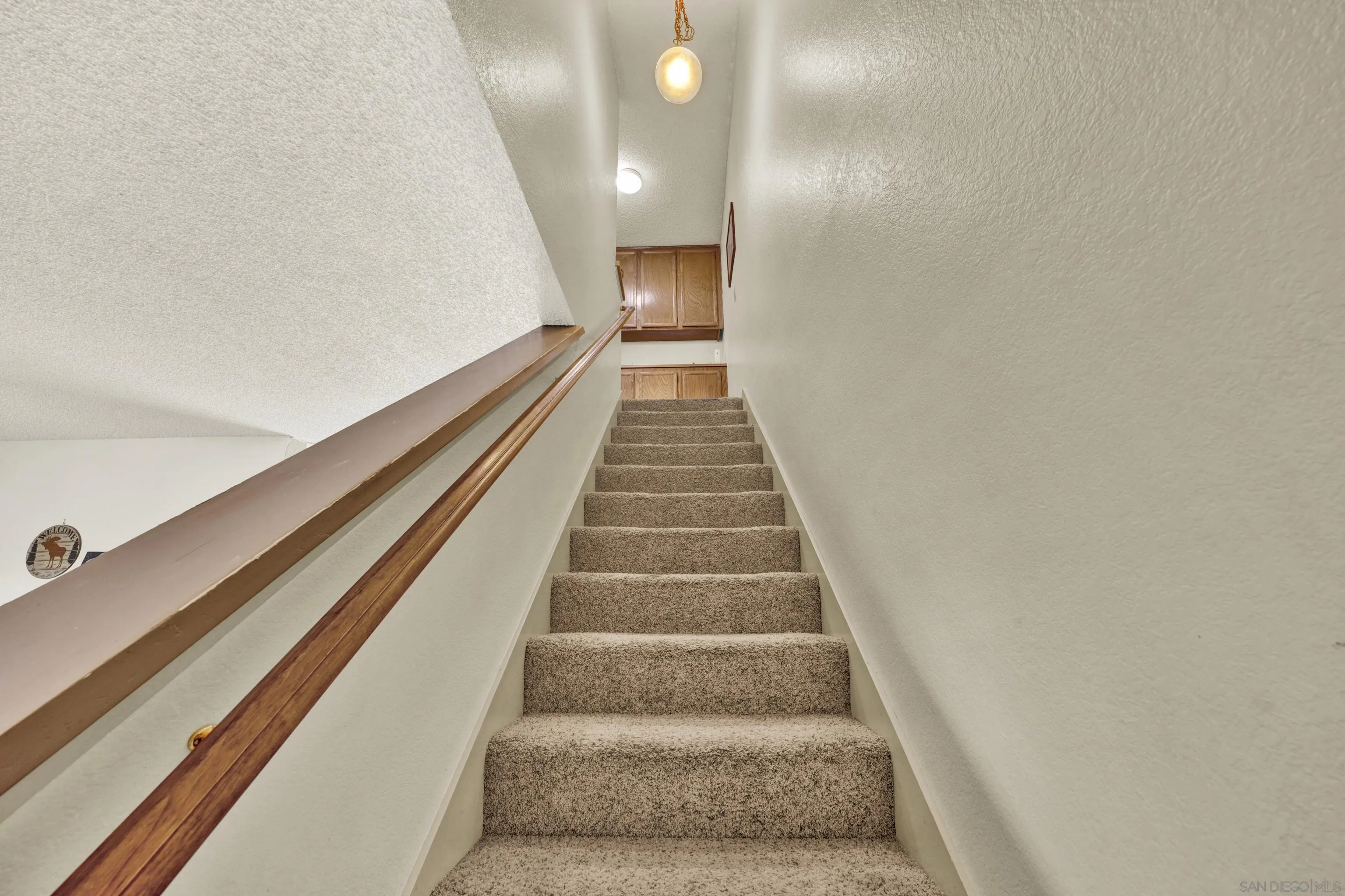 https://cdn.realtyfeed.com/cdn/127/260009953/0a2b93378b33aa681a5d001ea7d9fb37.webp