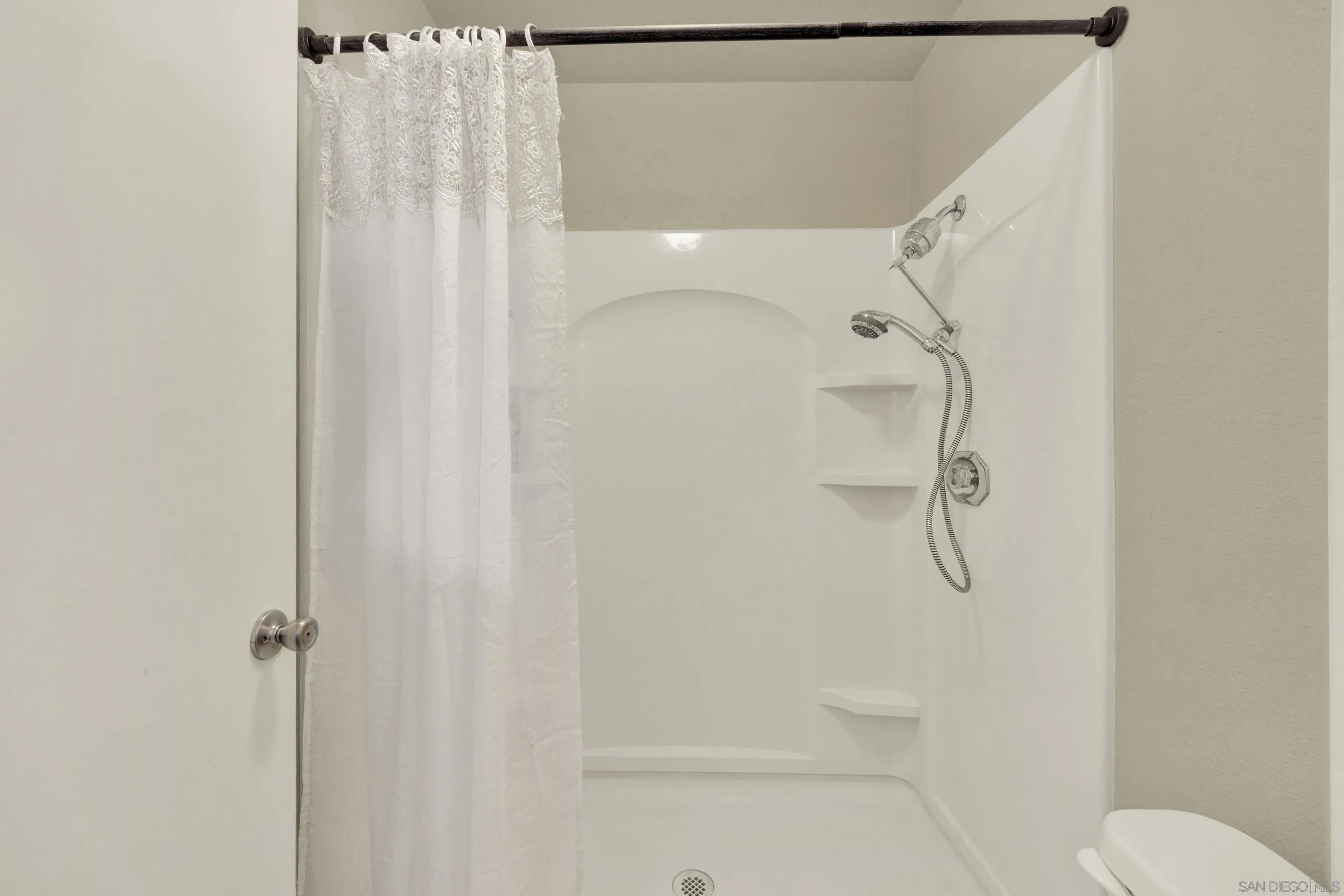 https://cdn.realtyfeed.com/cdn/127/260009953/515c988df8c663f07a14aecb1c78a4bc.webp