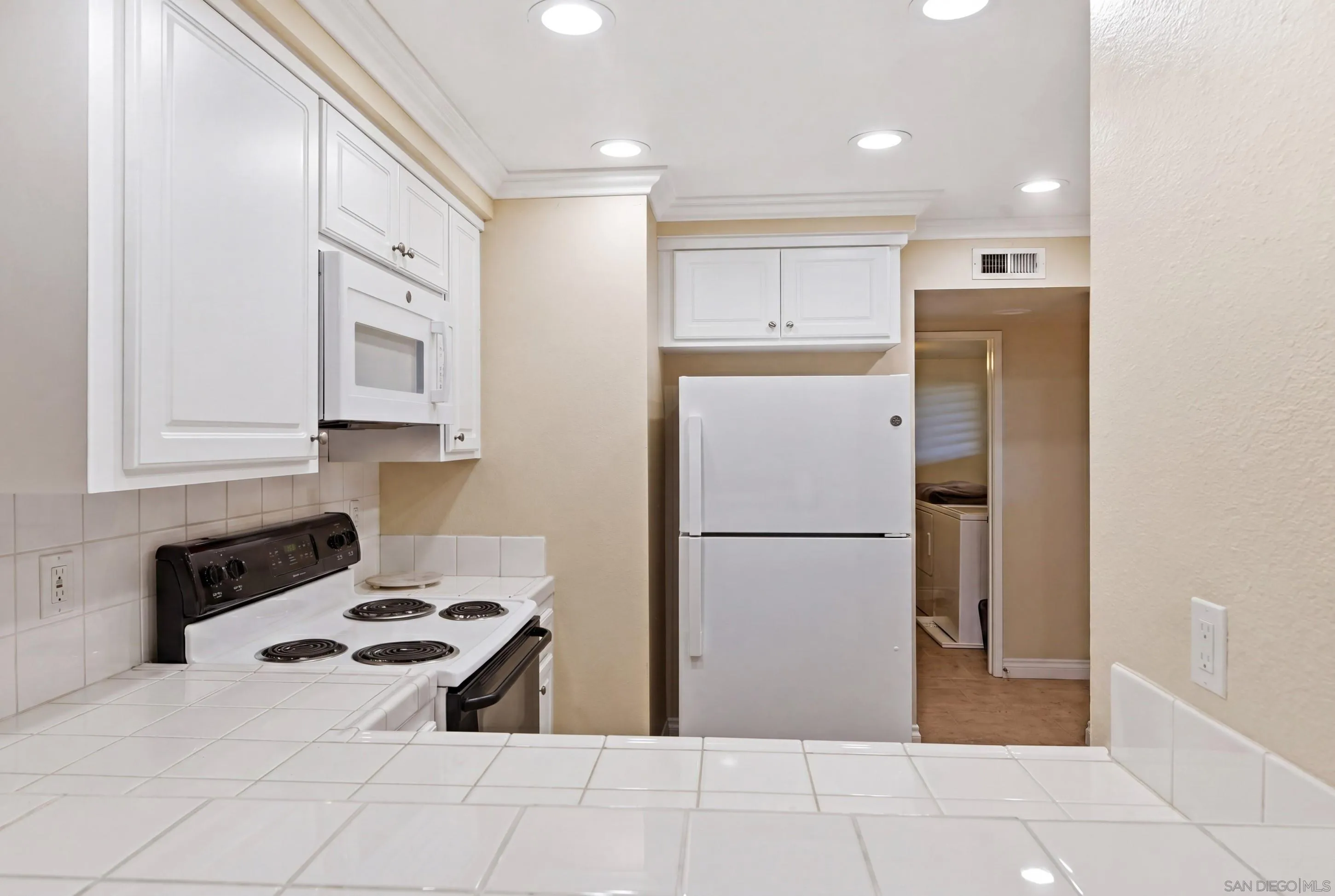 Photo #8: 260009967 Listing: Photo #8