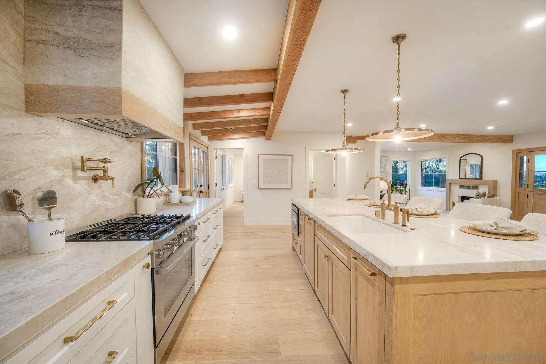 https://cdn.realtyfeed.com/cdn/127/260009974/0dc151e6eaccb9531b41b9ec6de1b3d7.webp
