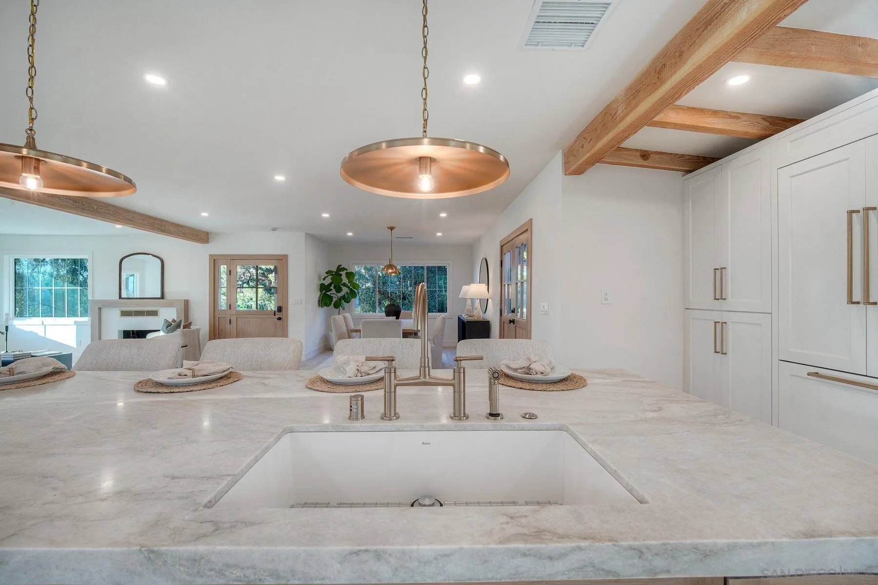 https://cdn.realtyfeed.com/cdn/127/260009974/6a304ac353f6c45369efc16fa104c8ba.webp