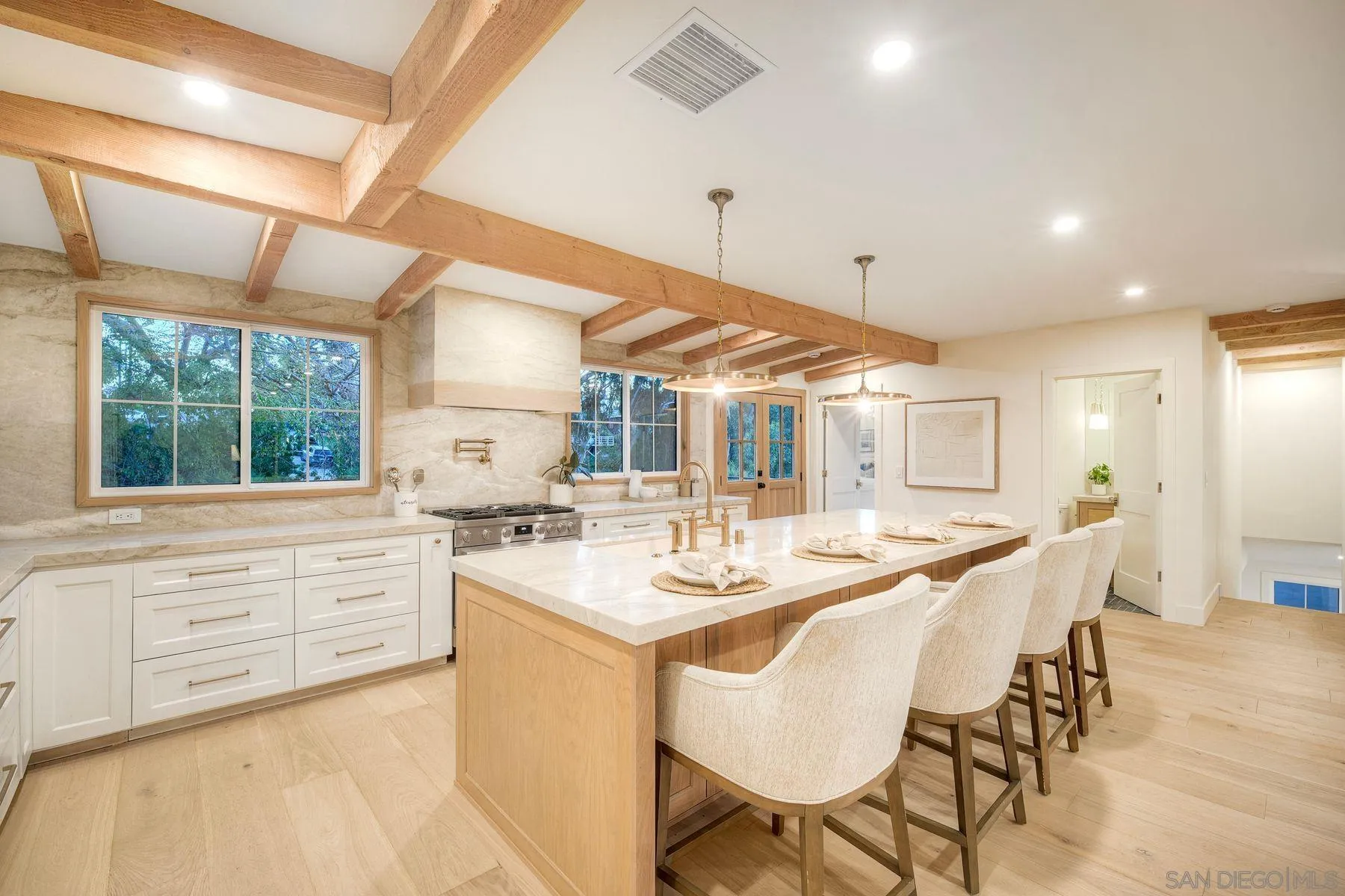 https://cdn.realtyfeed.com/cdn/127/260009974/aab5258ee99b9de8555c697362824f4d.webp