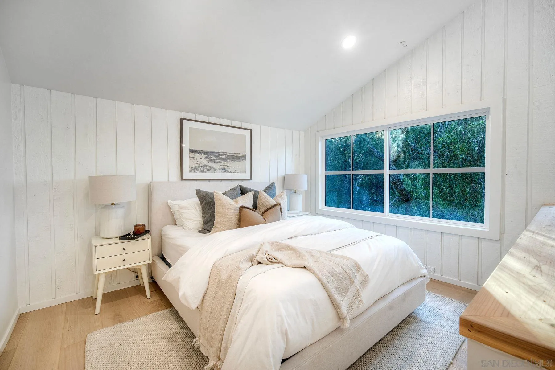 https://cdn.realtyfeed.com/cdn/127/260009974/c7fc9a6bba1c94e0f5e050398ec06756.webp